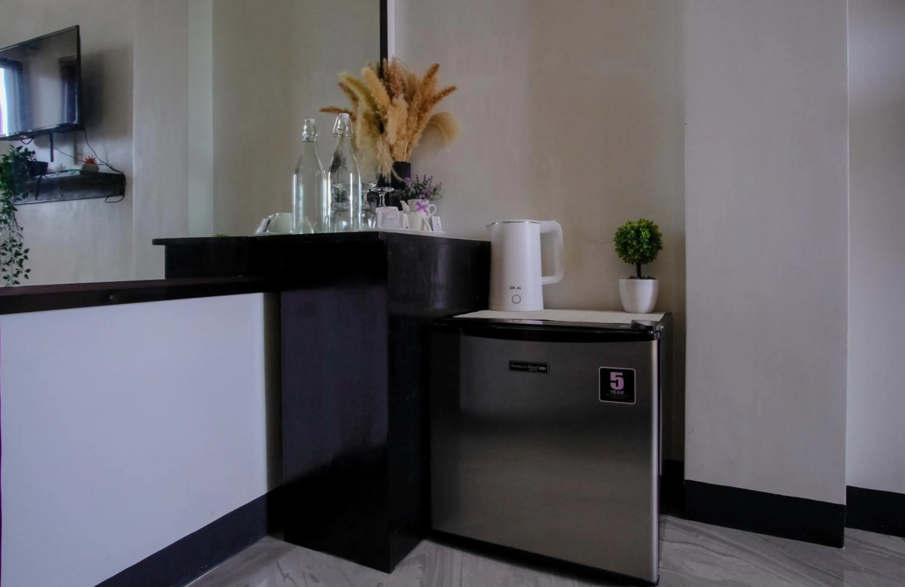 minibar in The Palms Resort & Bar