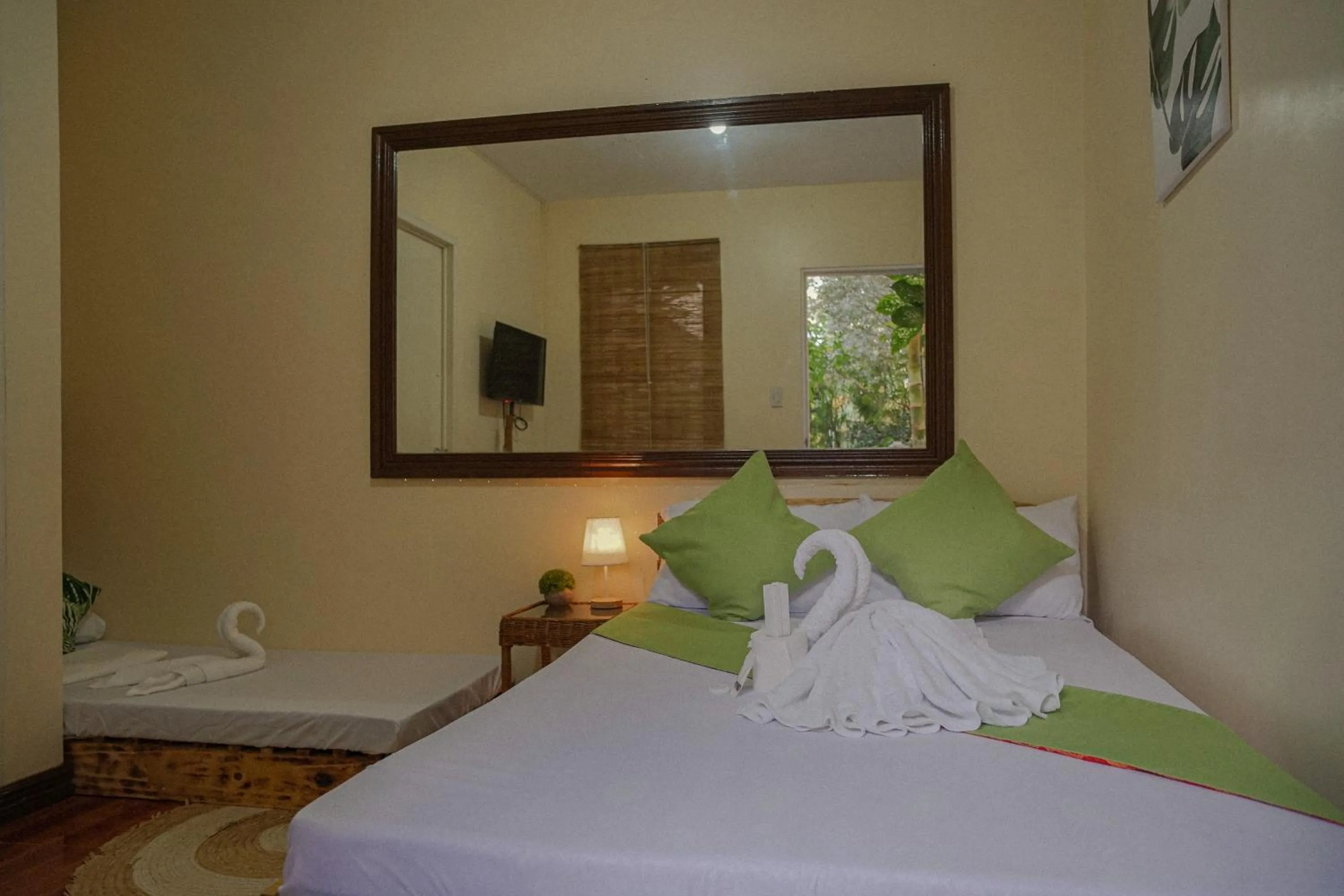 Bedroom, Bed in The Palms Resort & Bar