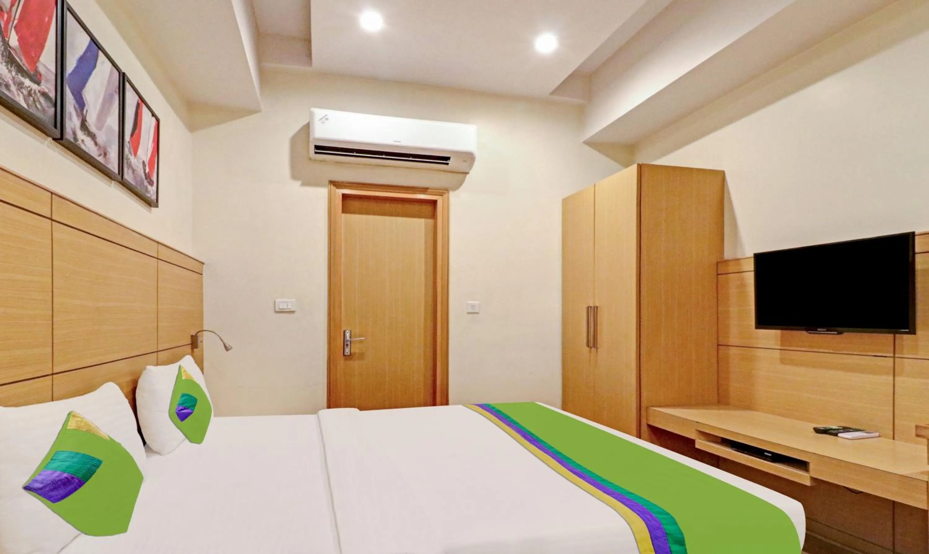 Bedroom, Bed in Treebo Galaxy Rooms