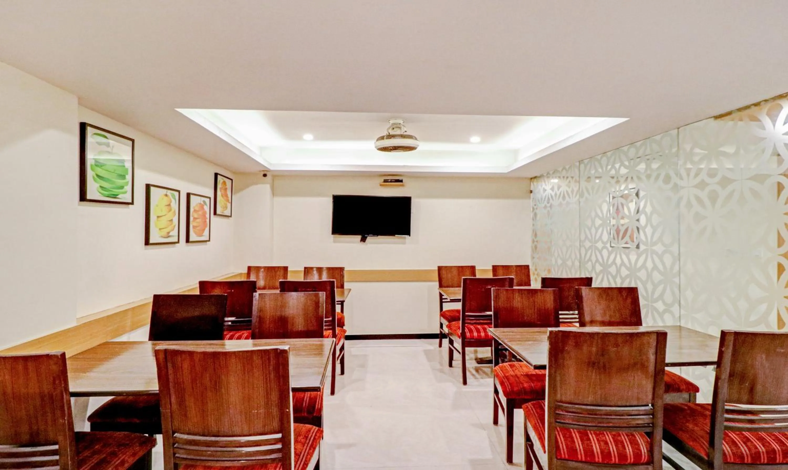 Restaurant/places to eat in Treebo Galaxy Rooms