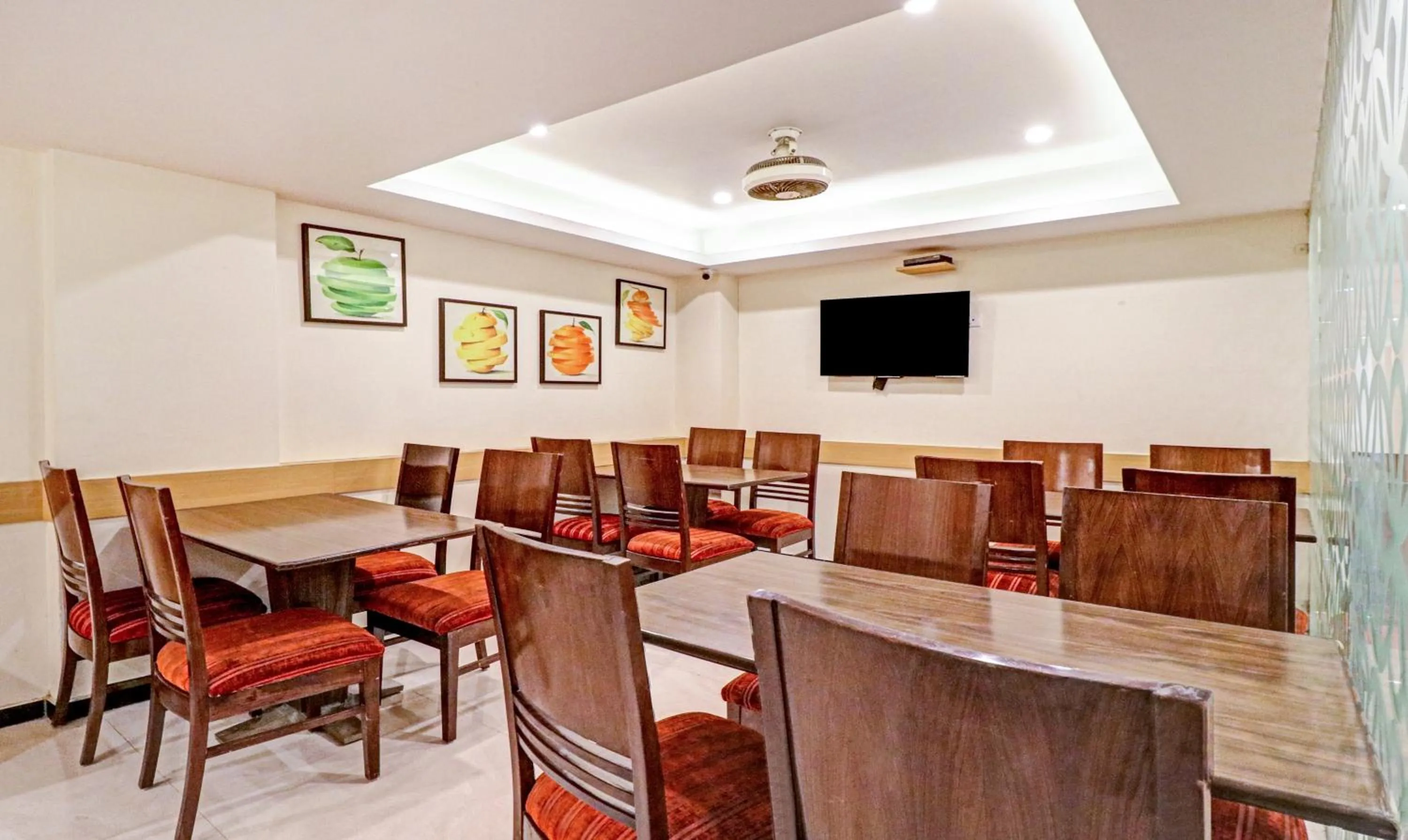 Restaurant/places to eat in Treebo Galaxy Rooms