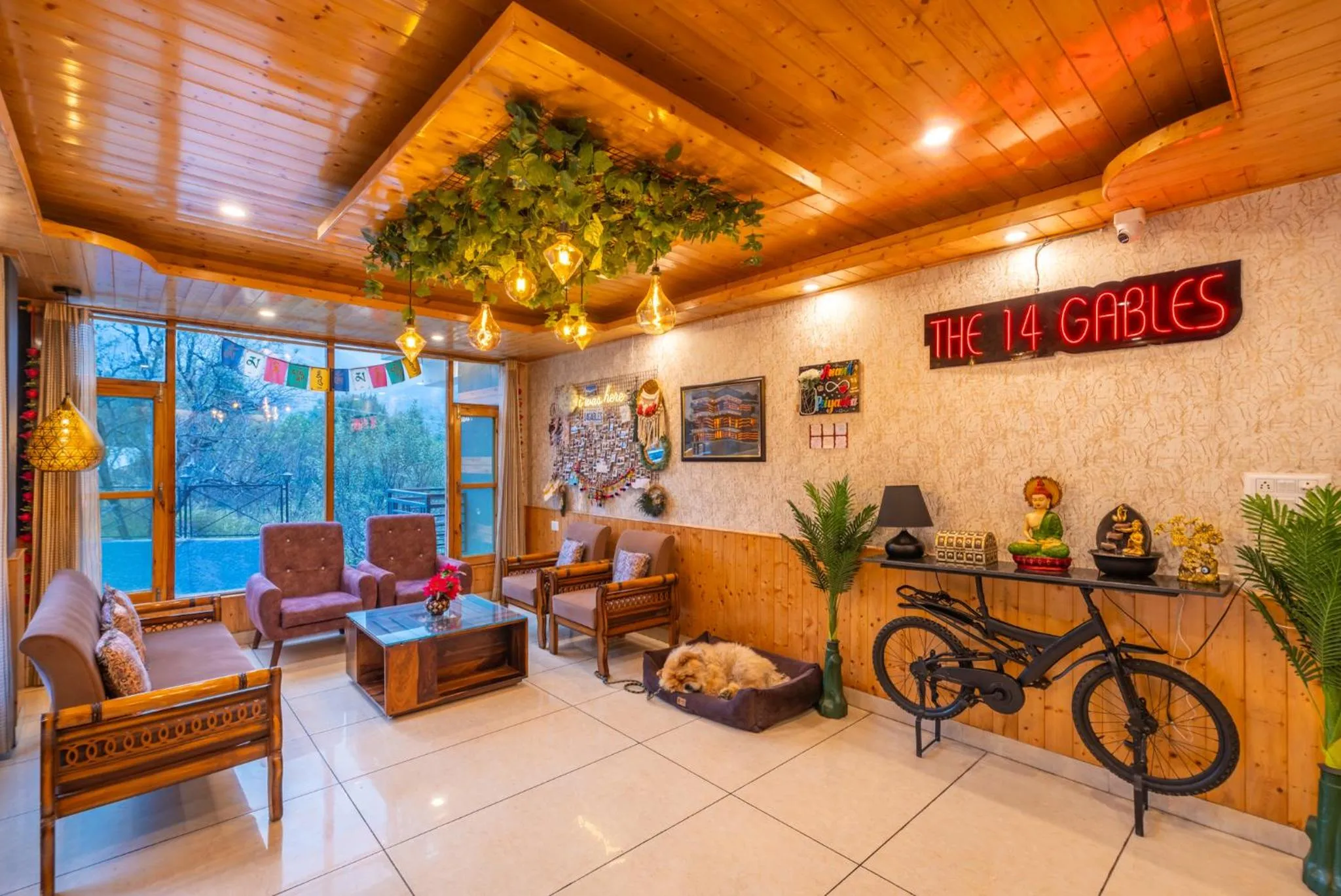Lobby or reception in The 14 Gables, A Boutique Stay, Manali - Pet Friendly Hotel - Crown Palace