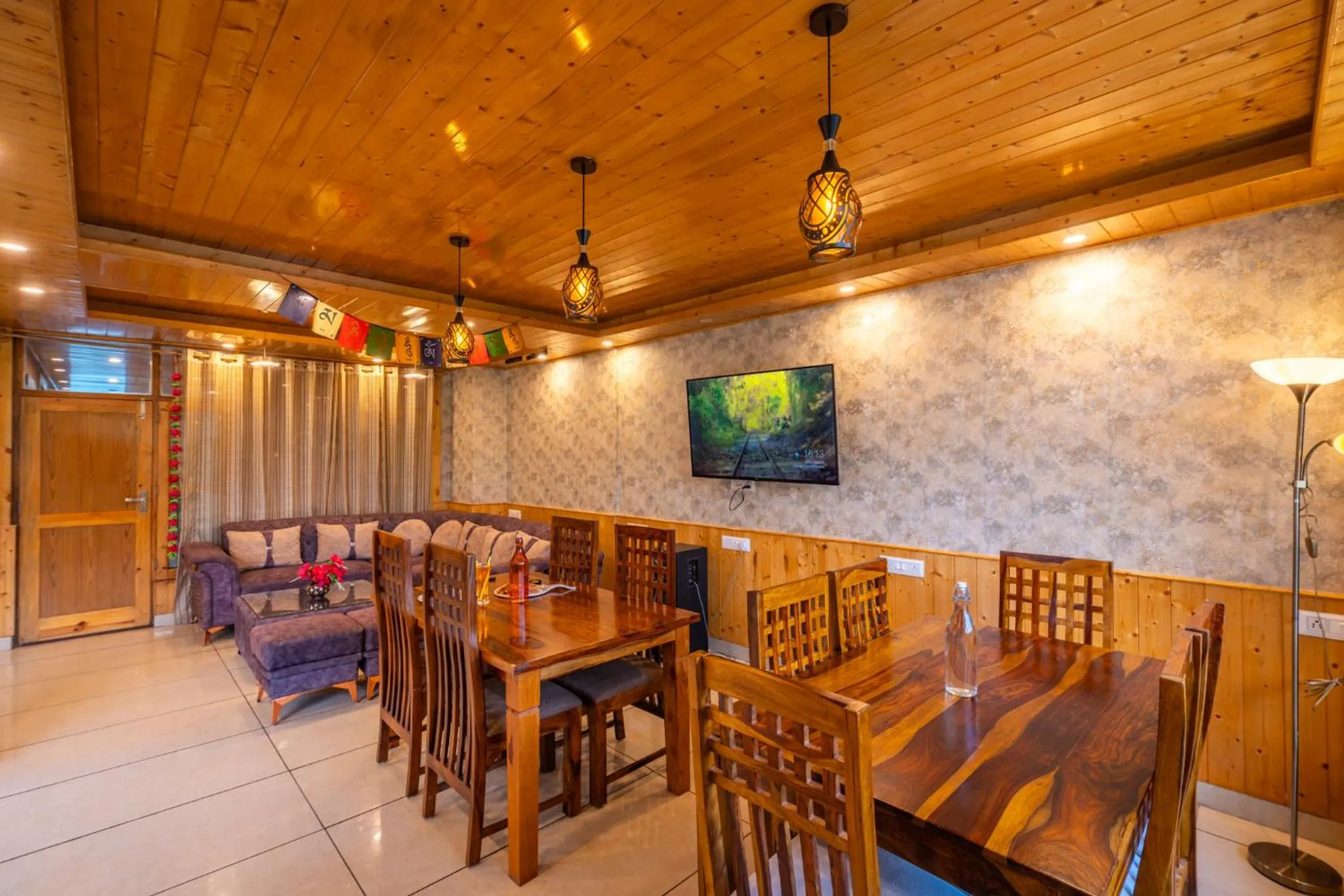 TV and multimedia in The 14 Gables, A Boutique Stay, Manali - Pet Friendly Hotel - Crown Palace