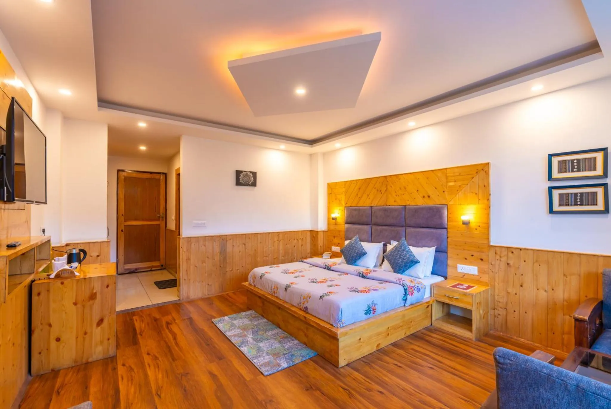 Photo of the whole room, Bed in The 14 Gables, A Boutique Stay, Manali - Pet Friendly Hotel - Crown Palace