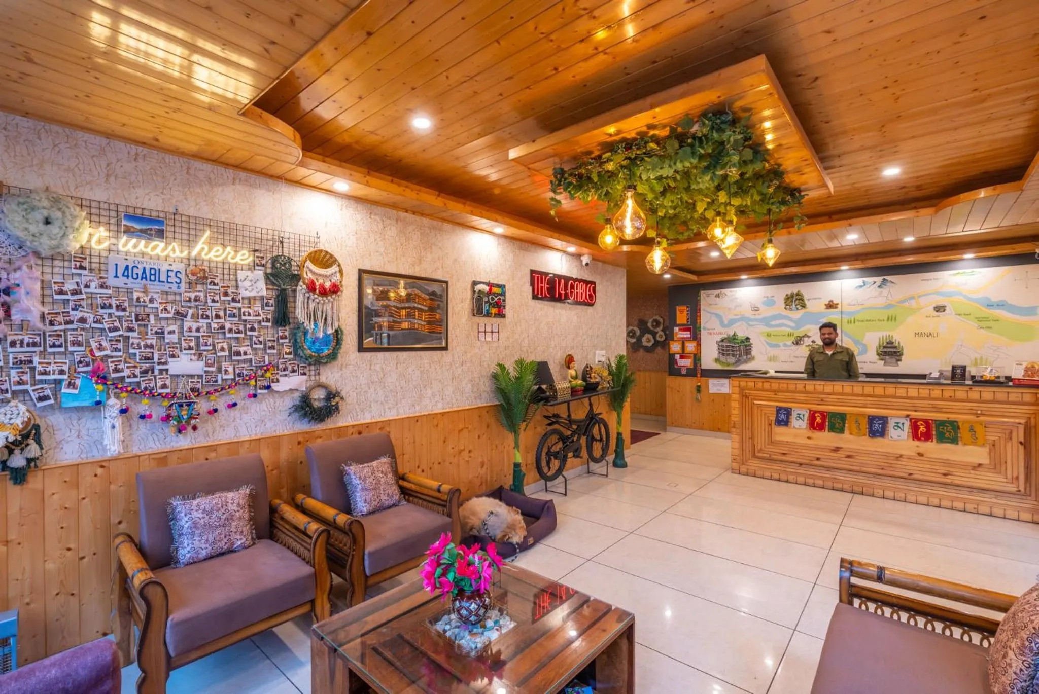 Lobby or reception in The 14 Gables, A Boutique Stay, Manali - Pet Friendly Hotel - Crown Palace