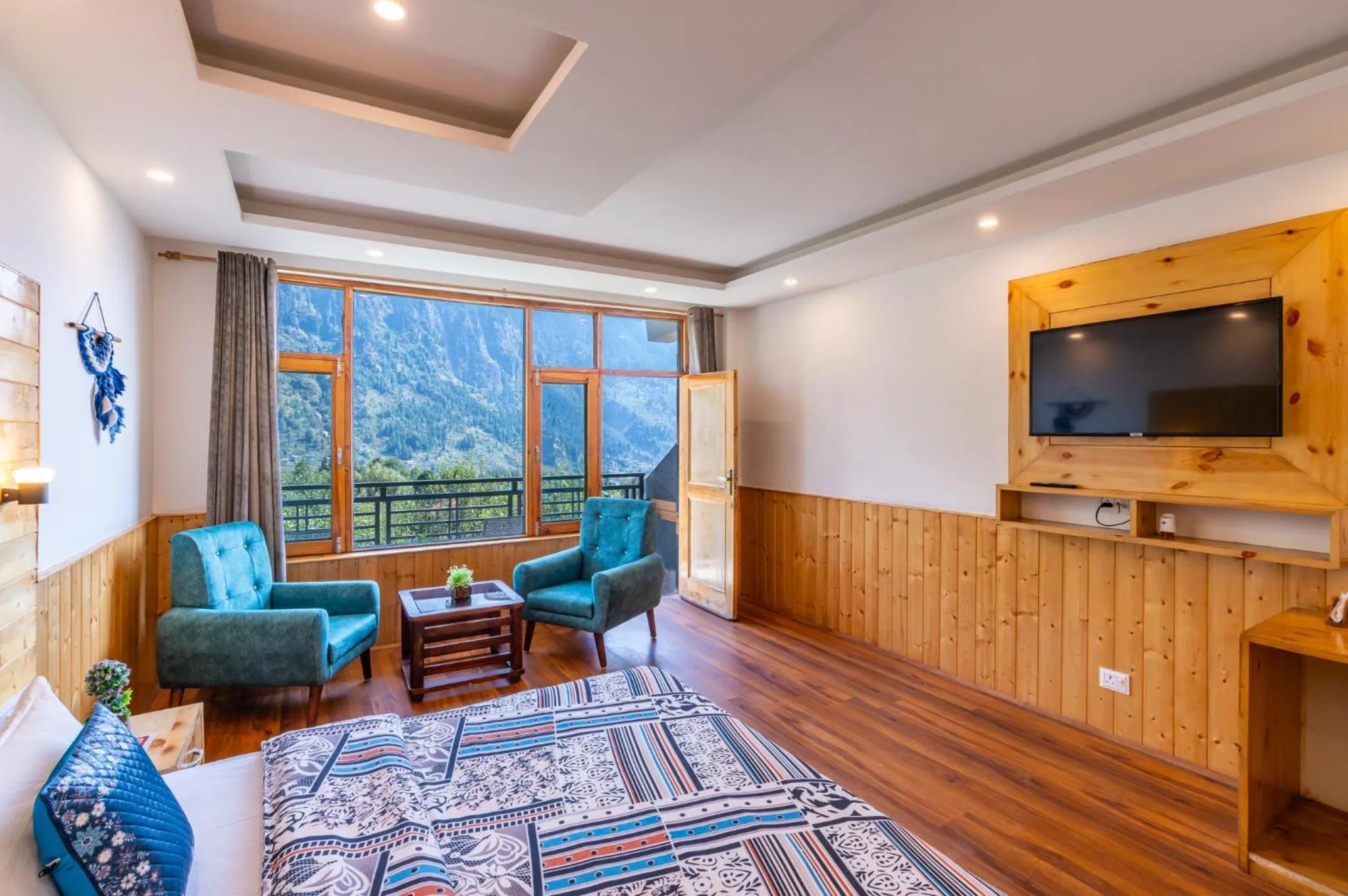 TV and multimedia in The 14 Gables, A Boutique Stay, Manali - Pet Friendly Hotel - Crown Palace