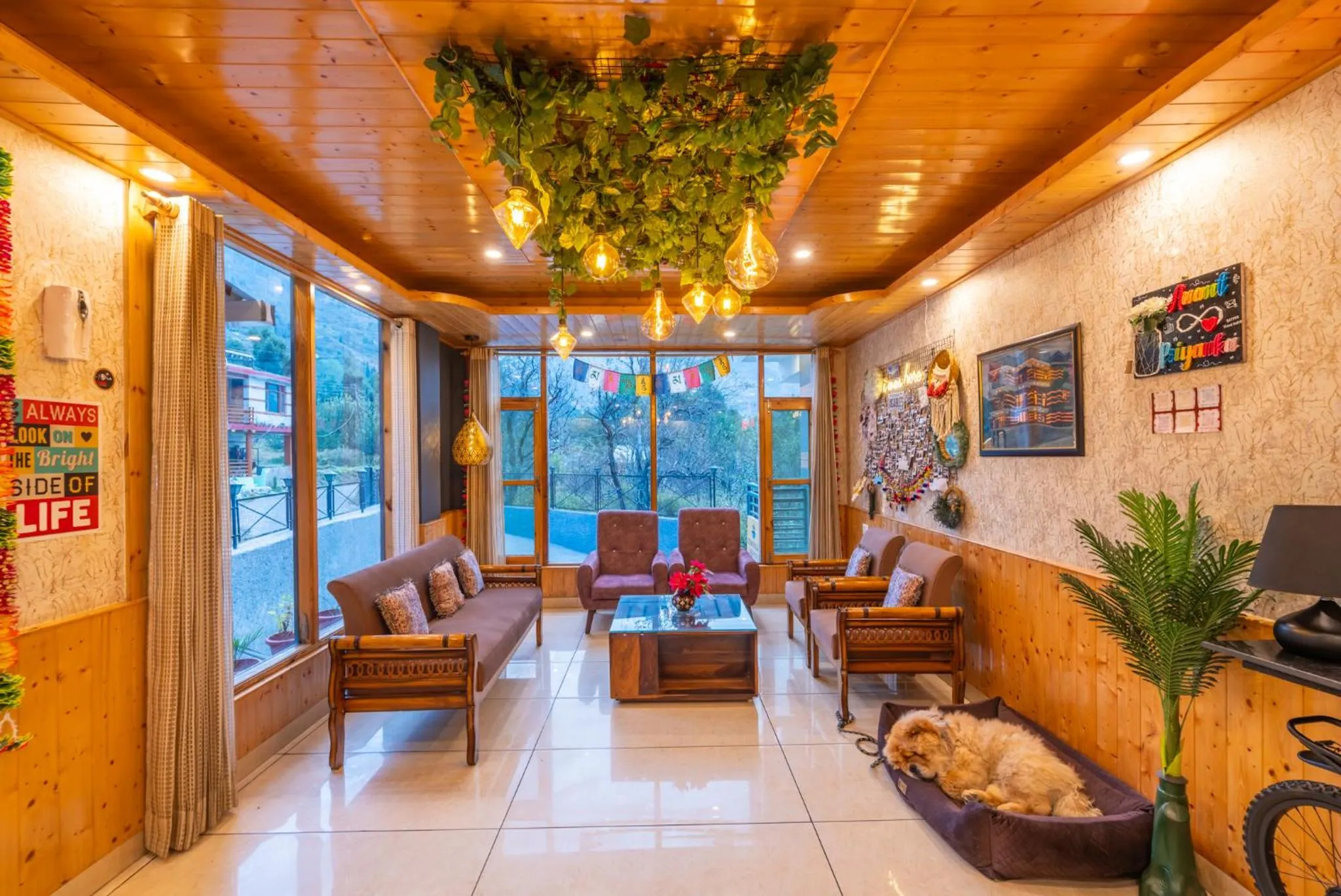 Lobby or reception in The 14 Gables, A Boutique Stay, Manali - Pet Friendly Hotel - Crown Palace