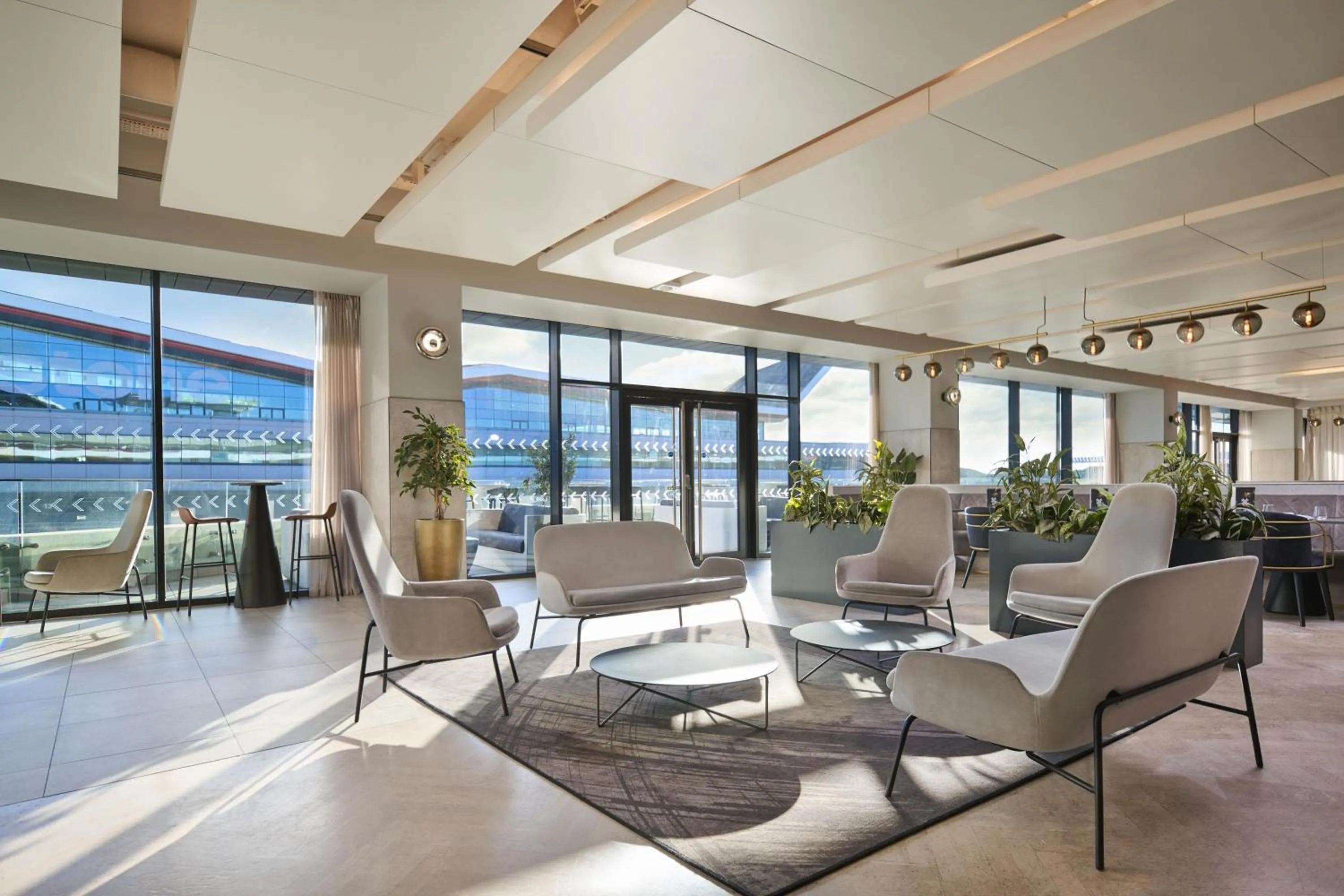 Restaurant/places to eat in Hilton Garden Inn Silverstone