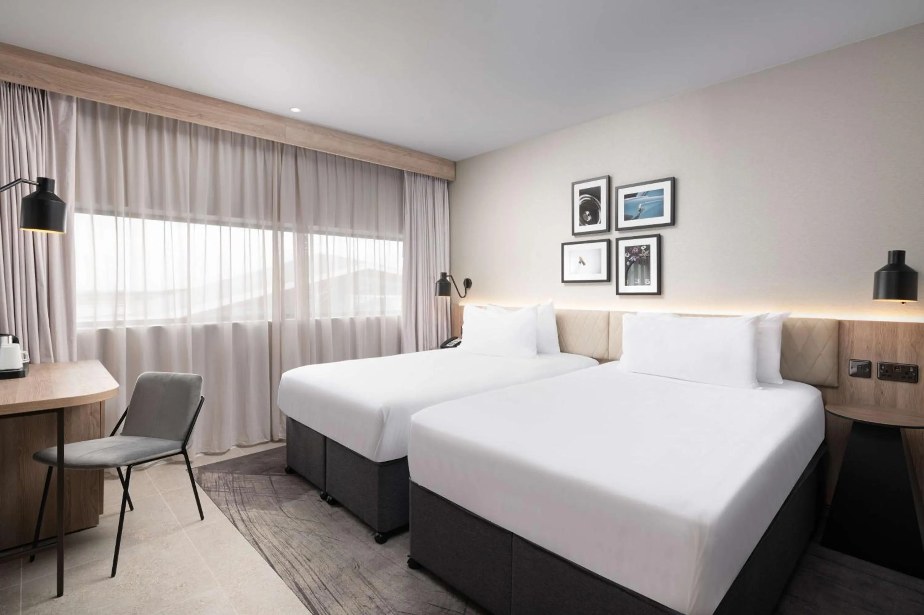 Bedroom, Bed in Hilton Garden Inn Silverstone