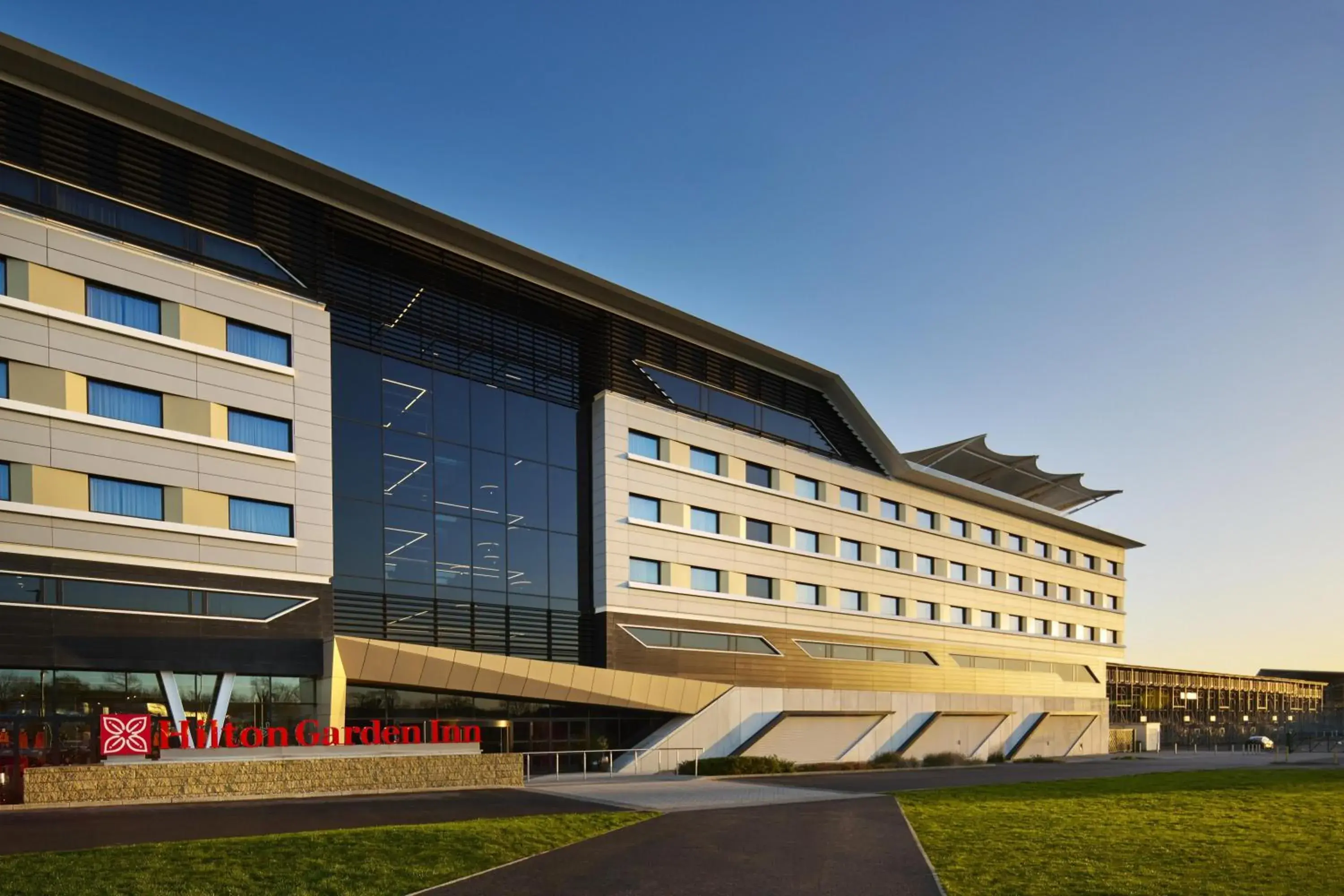 Property building in Hilton Garden Inn Silverstone Property building in Hilton Garden Inn Silverstone