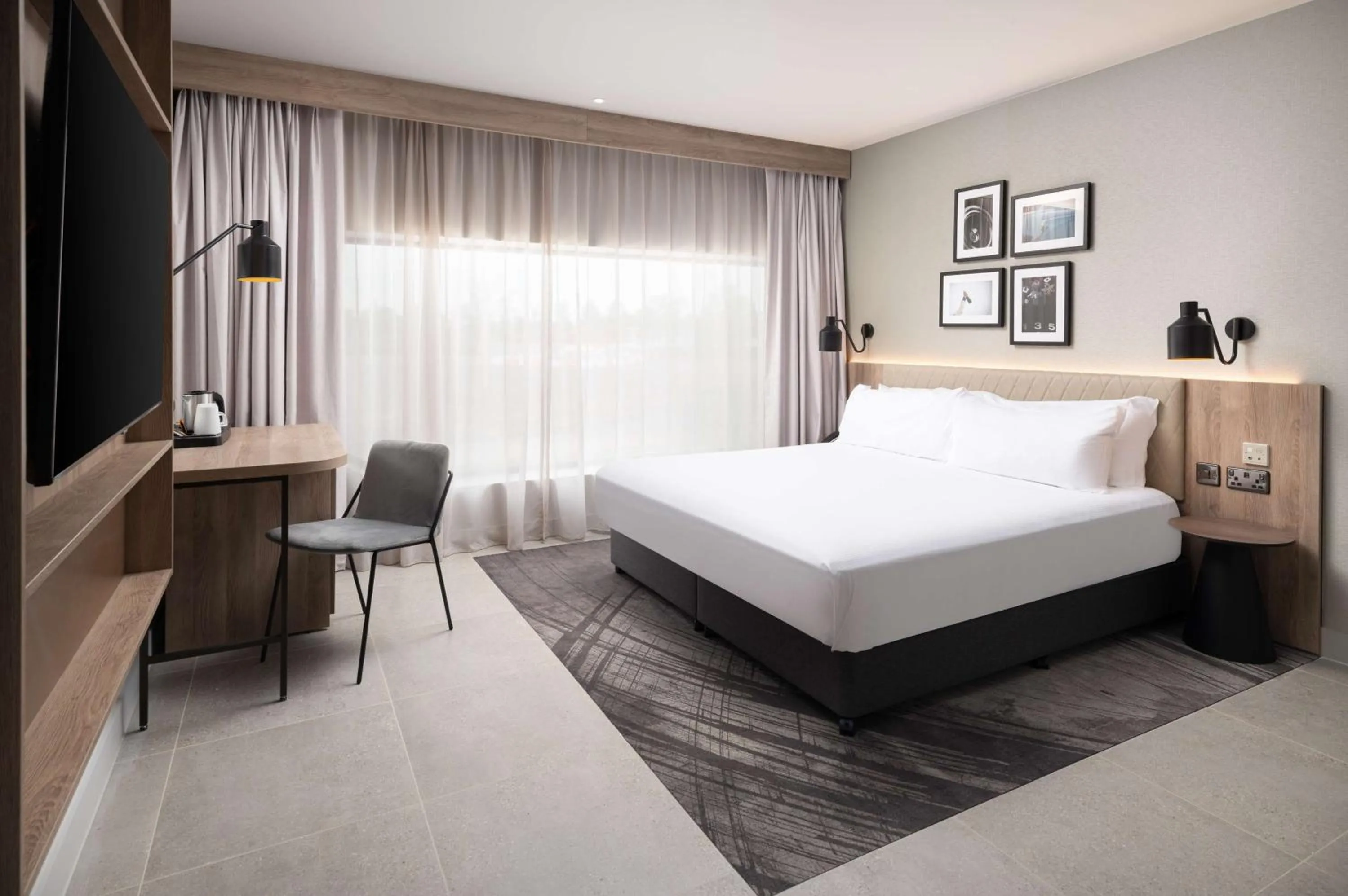 Bedroom, Bed in Hilton Garden Inn Silverstone