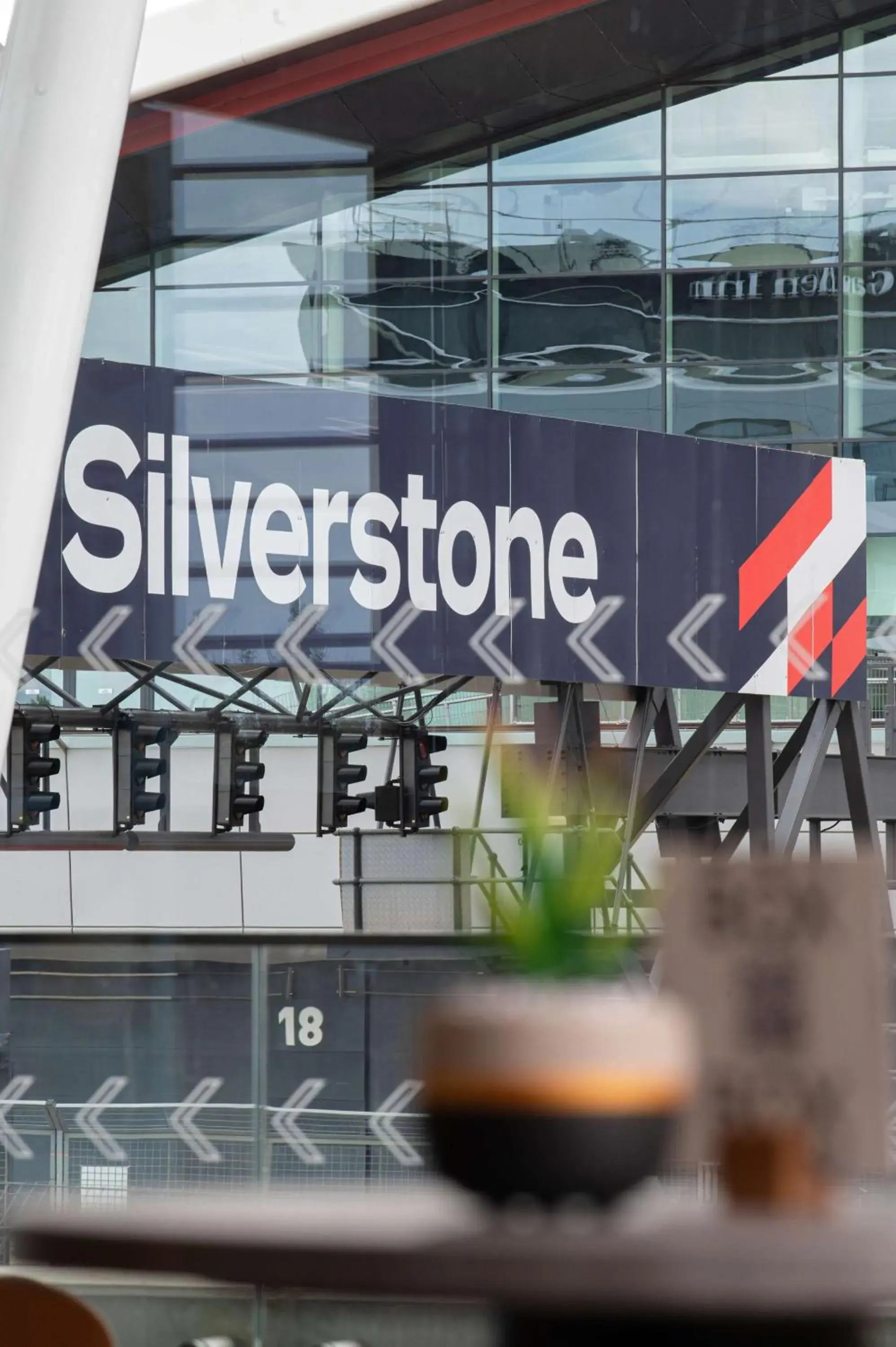 Lounge or bar in Hilton Garden Inn Silverstone Lounge or bar in Hilton Garden Inn Silverstone