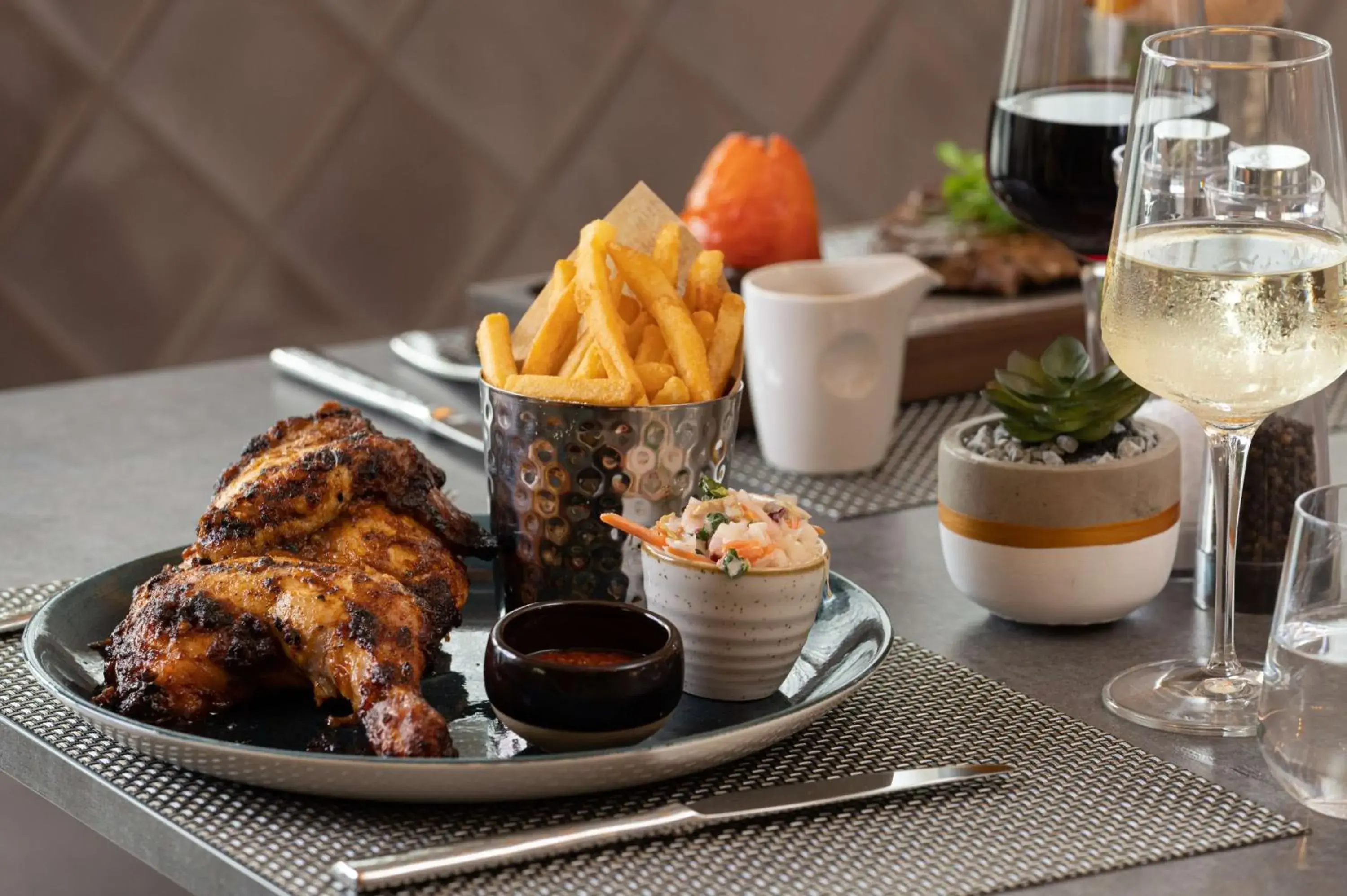 Restaurant/places to eat in Hilton Garden Inn Silverstone Restaurant/places to eat in Hilton Garden Inn Silverstone