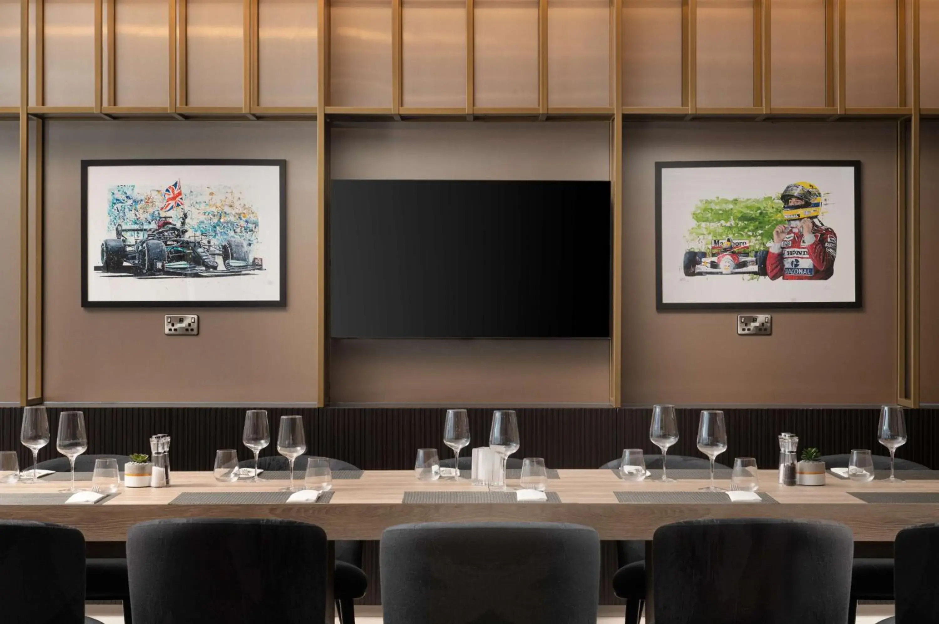 Restaurant/places to eat in Hilton Garden Inn Silverstone Restaurant/places to eat in Hilton Garden Inn Silverstone