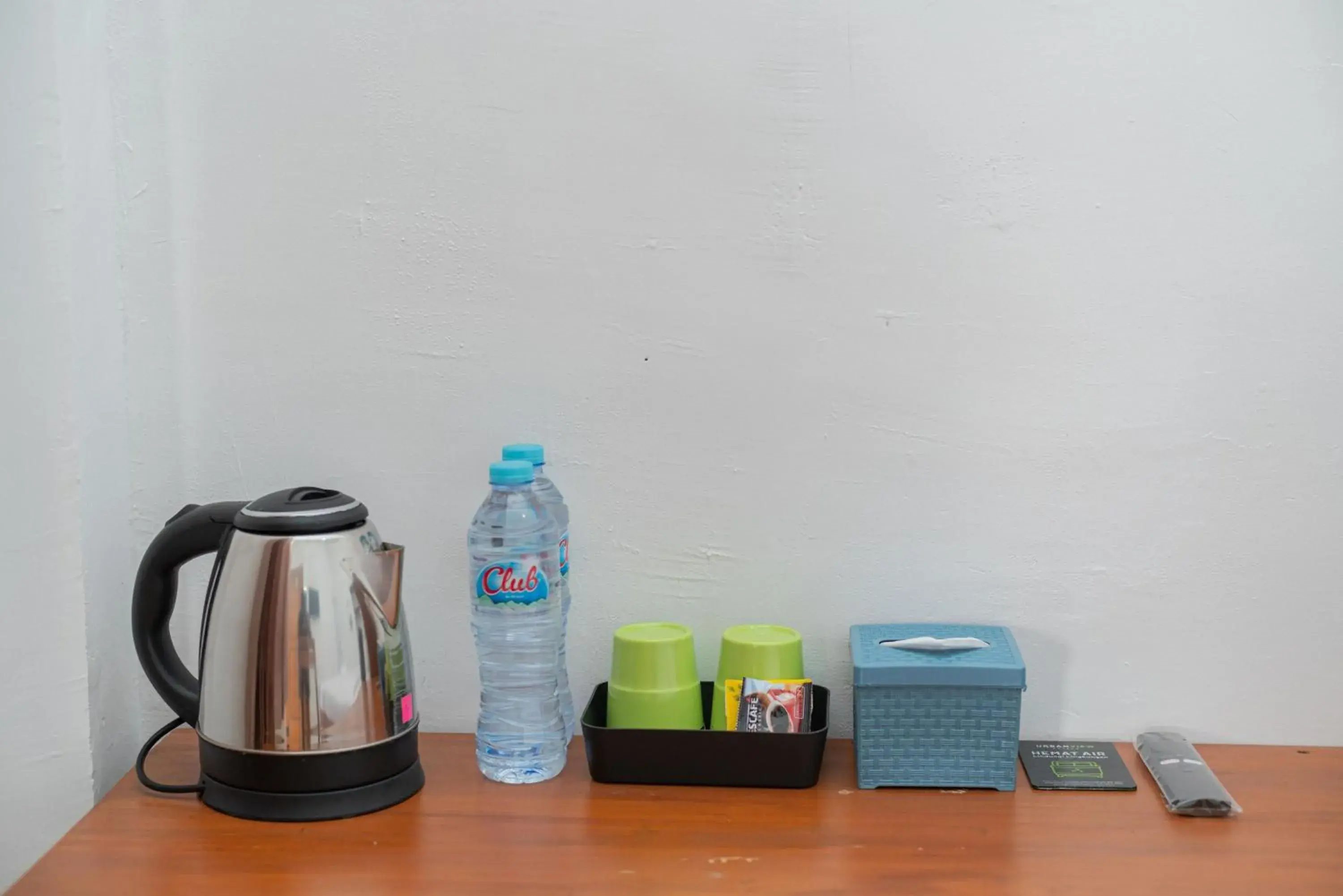 Coffee/tea facilities in Urbanview Hotel Sky Batu Malang by RedDoorz Coffee/tea facilities in Urbanview Hotel Sky Batu Malang by RedDoorz