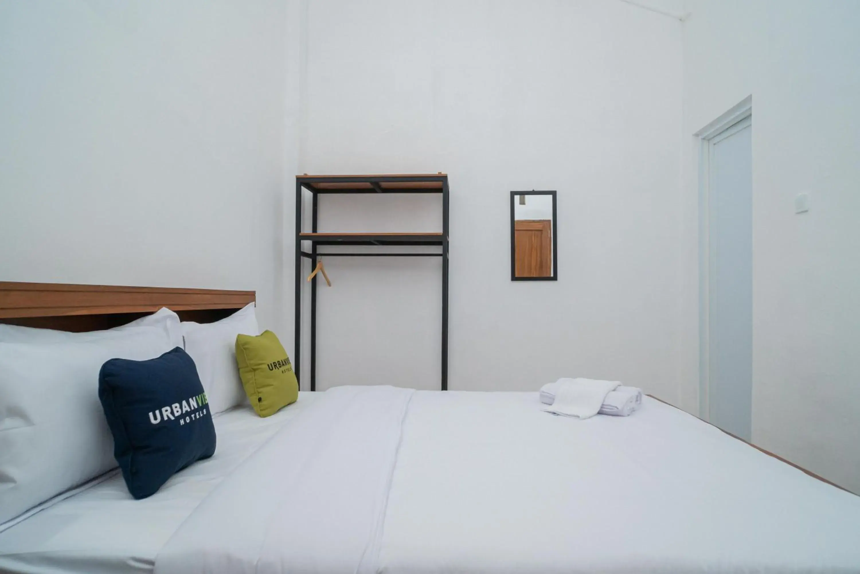 Bedroom, Bed in Urbanview Hotel Sky Batu Malang by RedDoorz Bedroom, Bed in Urbanview Hotel Sky Batu Malang by RedDoorz