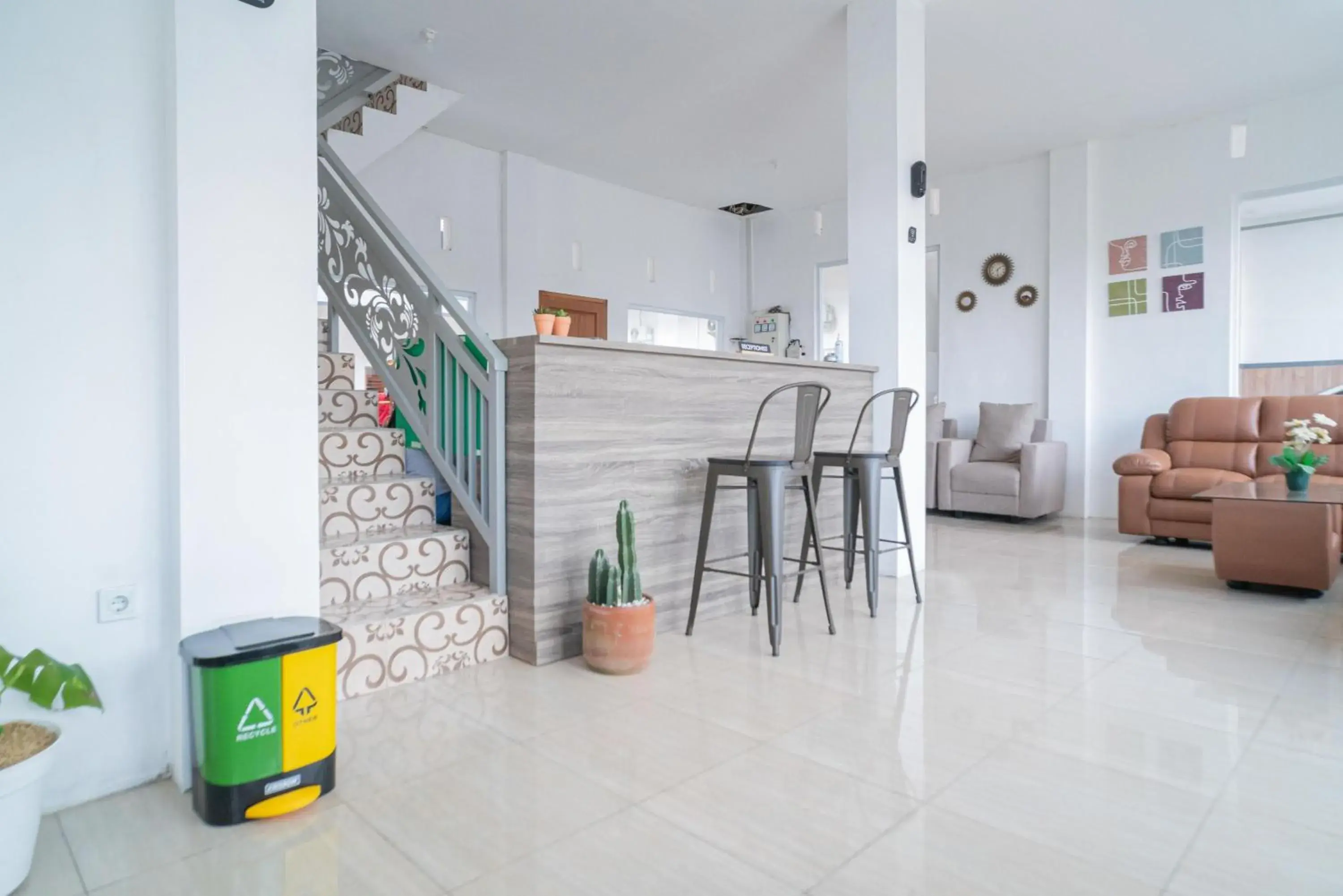 Lobby or reception in Urbanview Hotel Sky Batu Malang by RedDoorz Lobby or reception in Urbanview Hotel Sky Batu Malang by RedDoorz