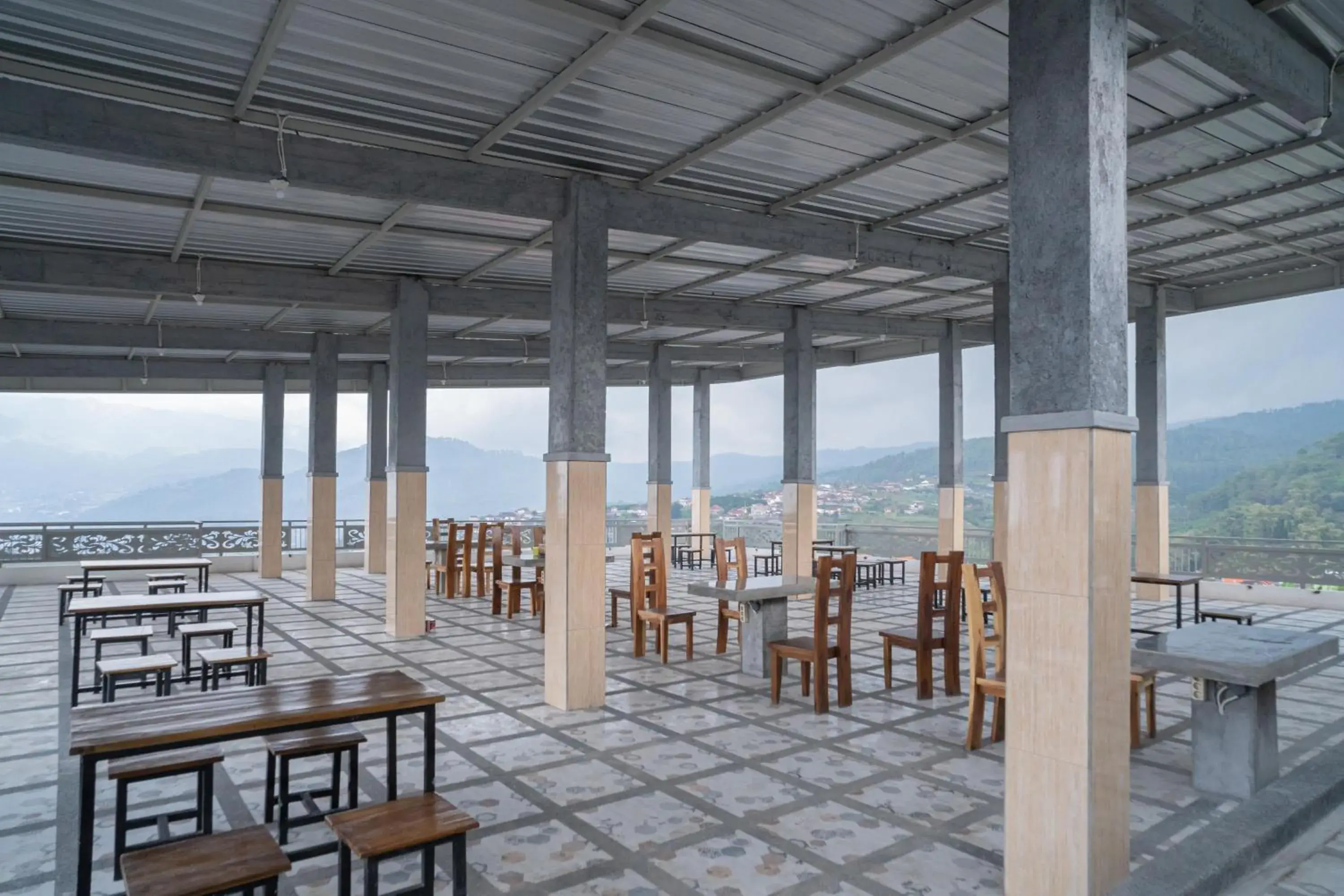 Restaurant/places to eat in Urbanview Hotel Sky Batu Malang by RedDoorz Restaurant/places to eat in Urbanview Hotel Sky Batu Malang by RedDoorz