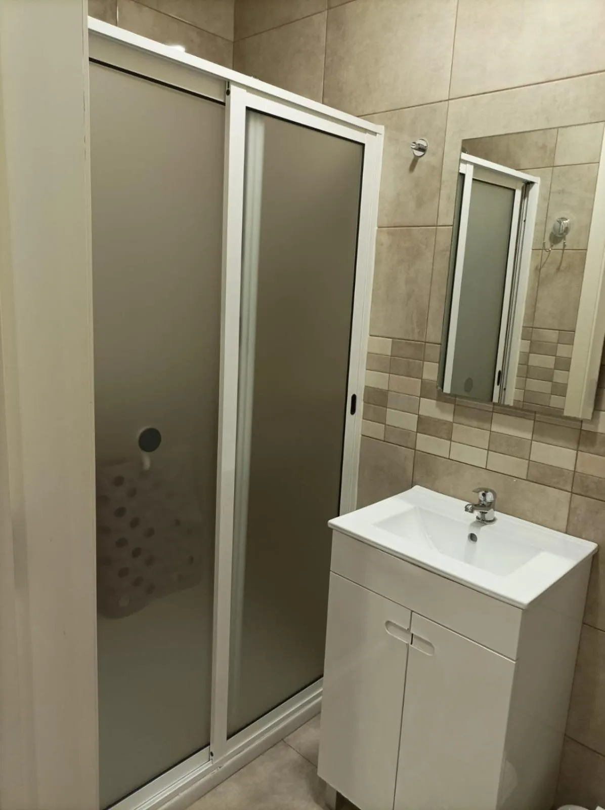 Shower in HOSPEDARIA LONDRES