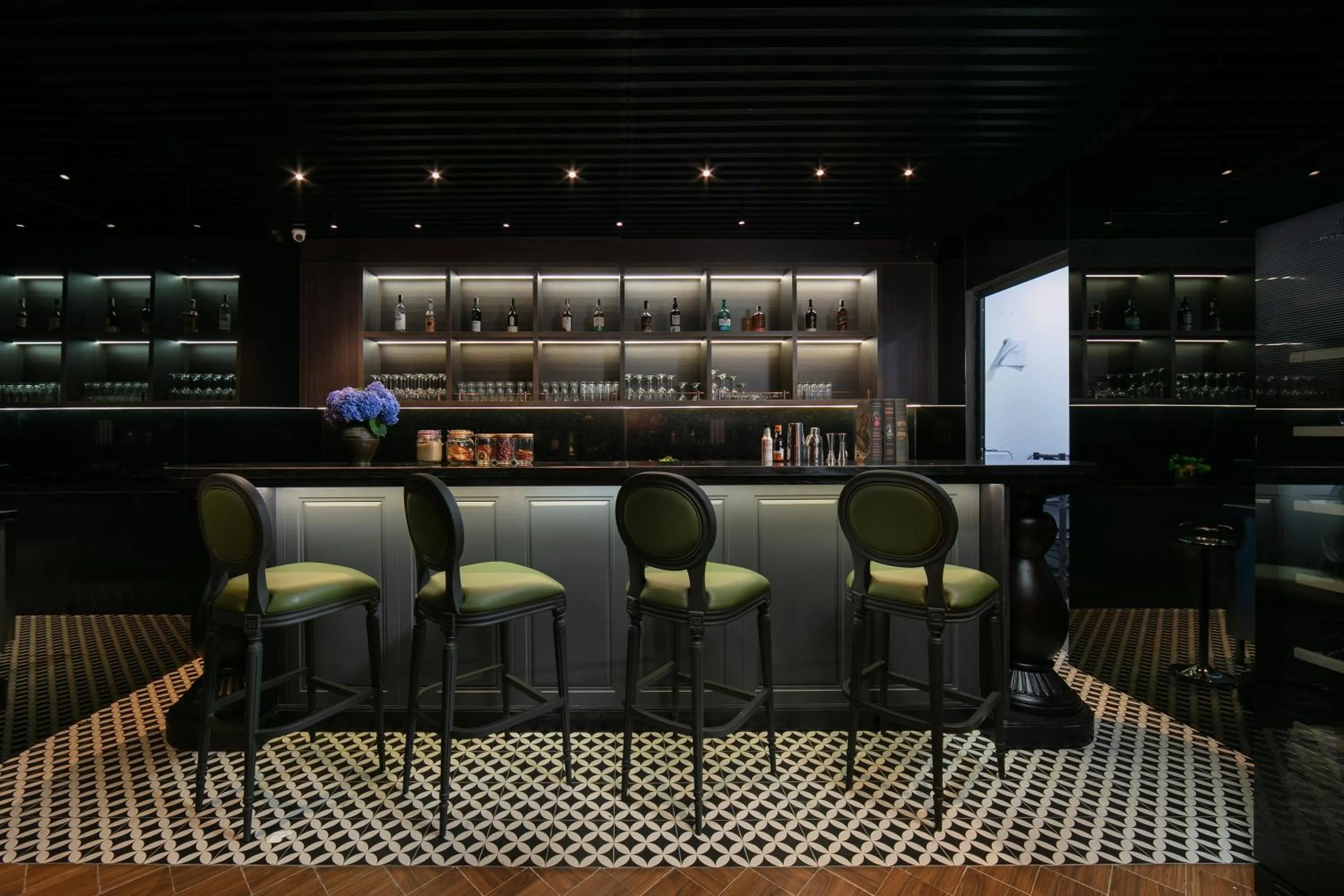 Nightclub / DJ in HOTEL De SOURIANT Premium Hanoi