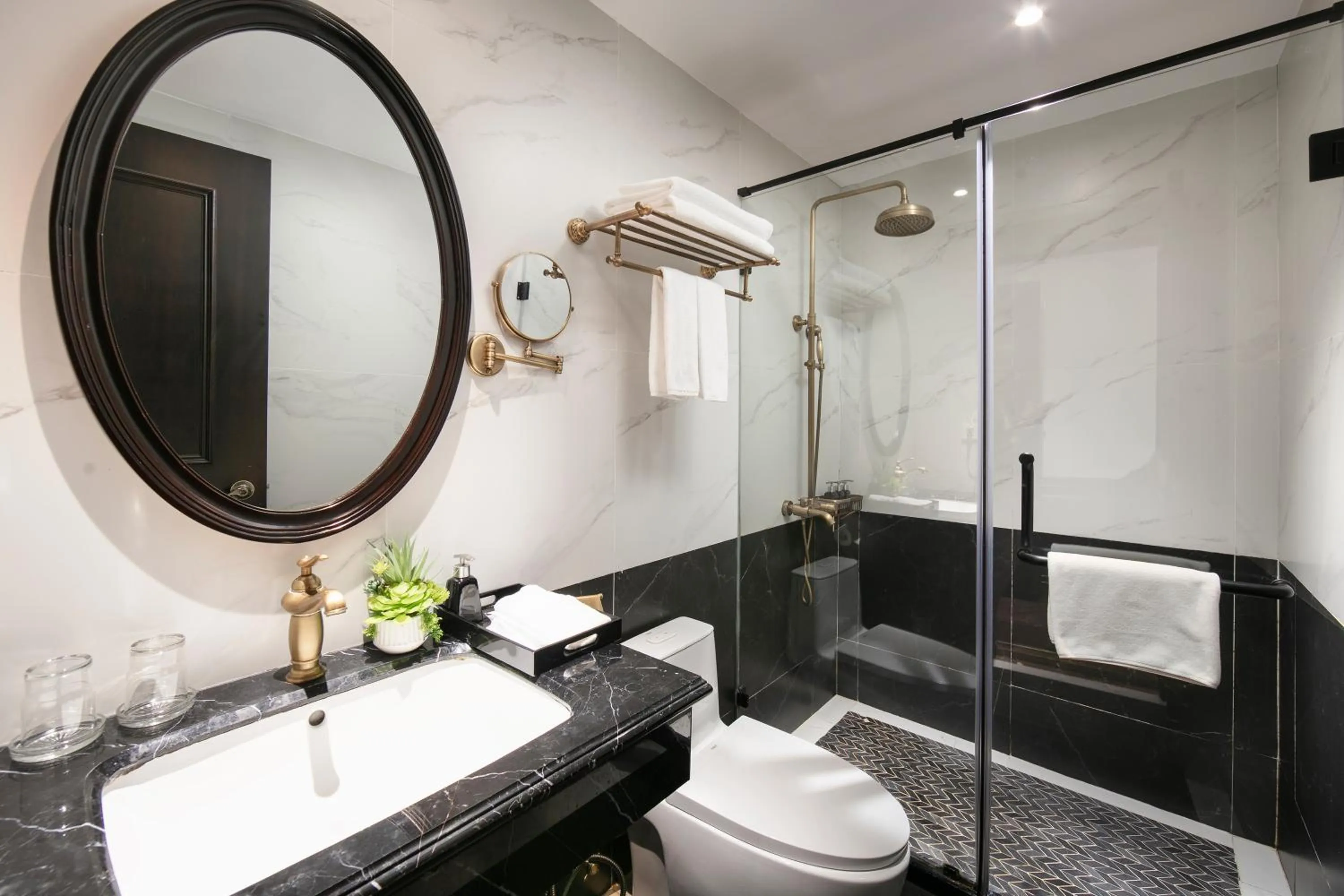 Shower in HOTEL De SOURIANT Premium Hanoi