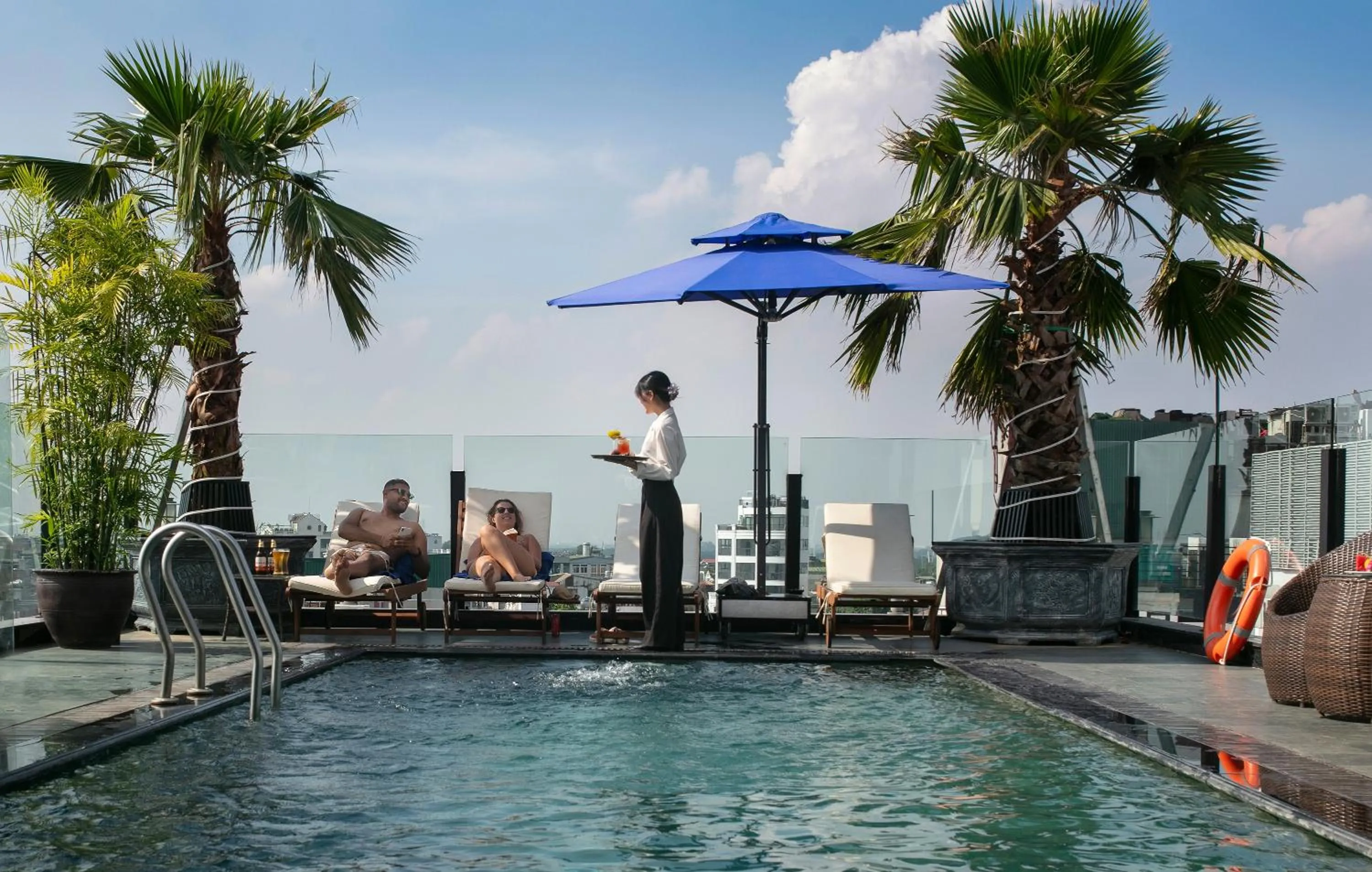 Swimming pool in HOTEL De SOURIANT Premium Hanoi
