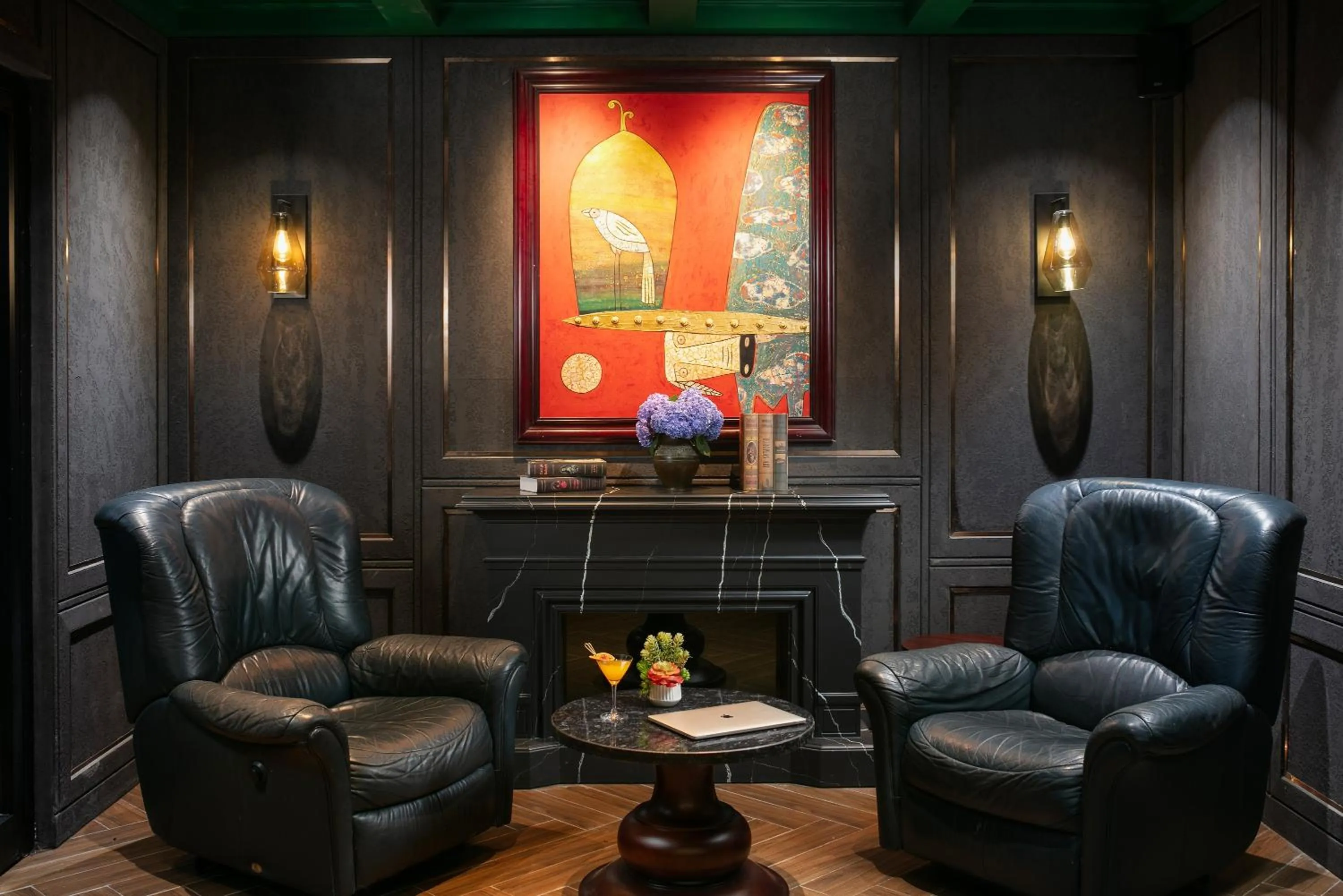 Seating area in HOTEL De SOURIANT Premium Hanoi