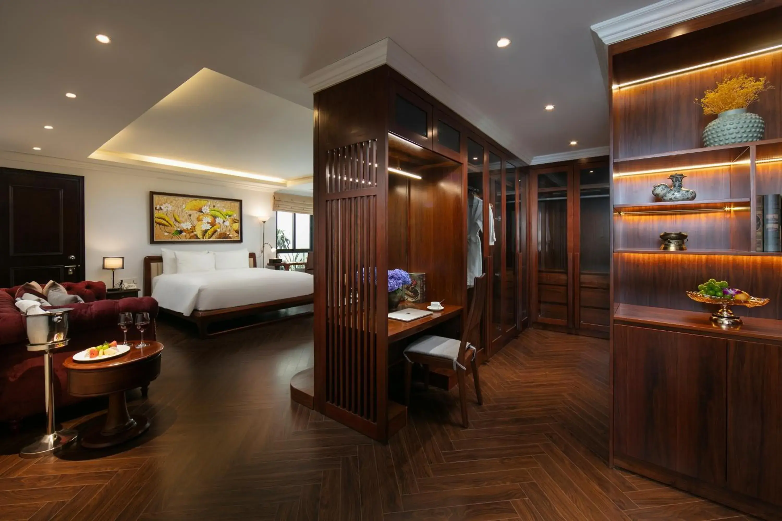 One-Bedroom Suite in MAY DE VILLE Crown Hotel One-Bedroom Suite in MAY DE VILLE Crown Hotel