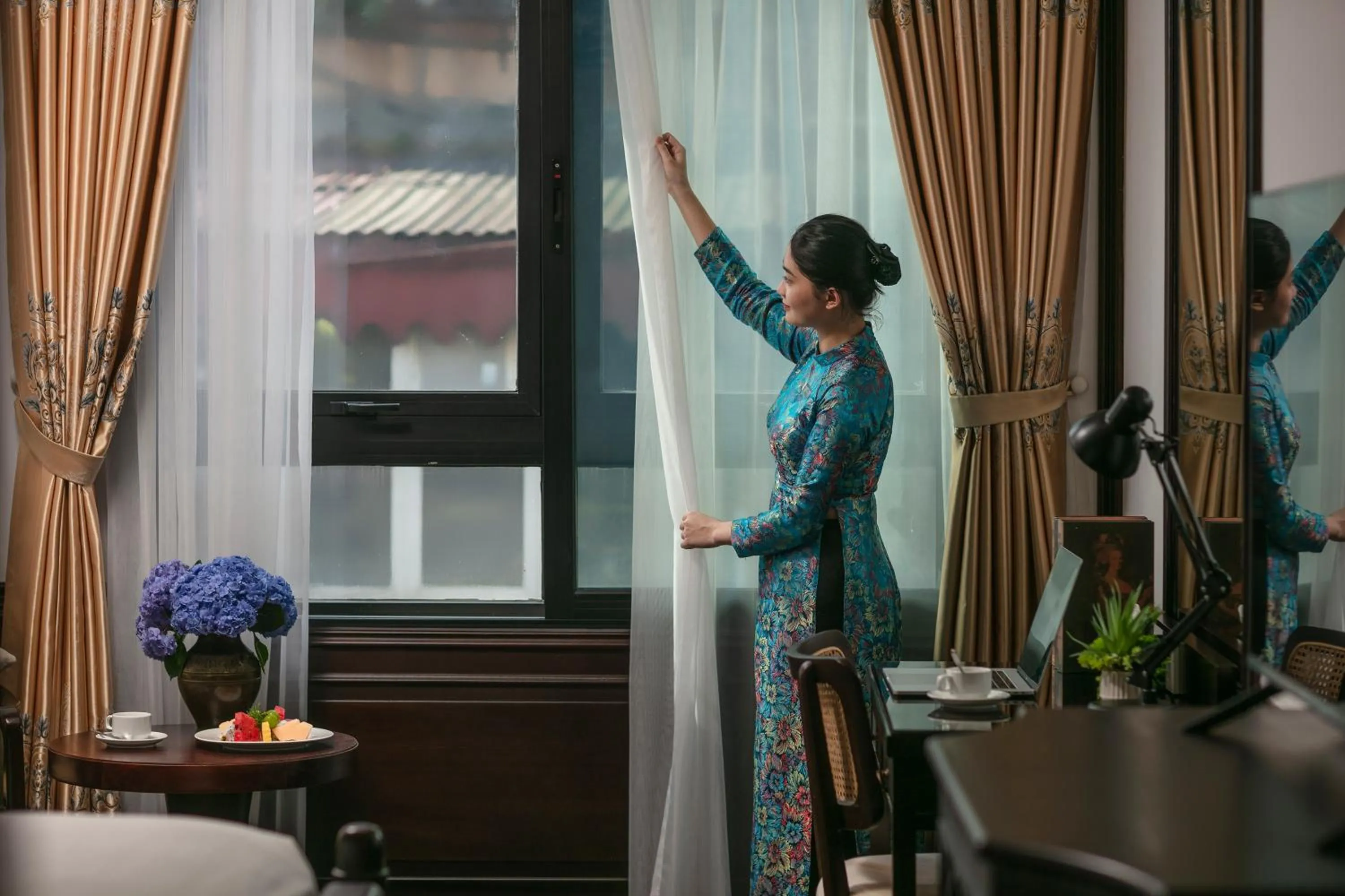 Staff in HOTEL De SOURIANT Premium Hanoi