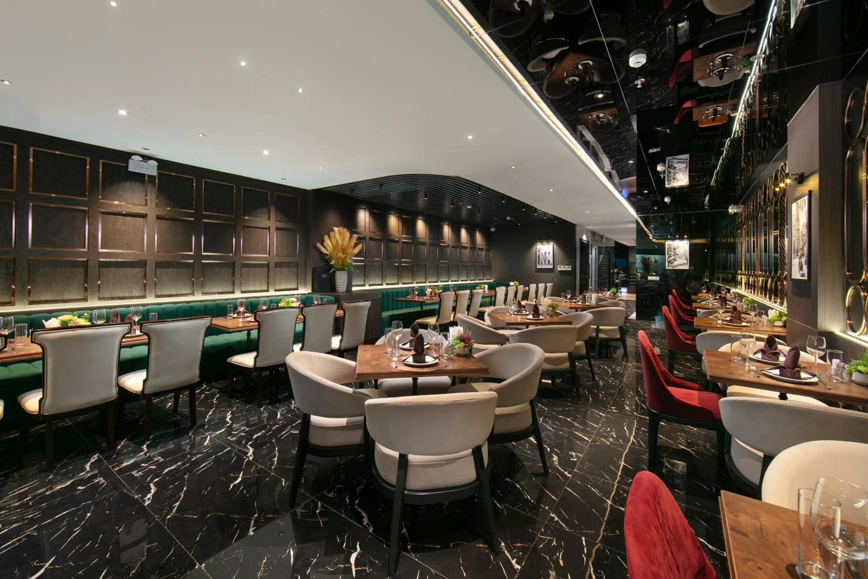 Restaurant/places to eat in HOTEL De SOURIANT Premium Hanoi