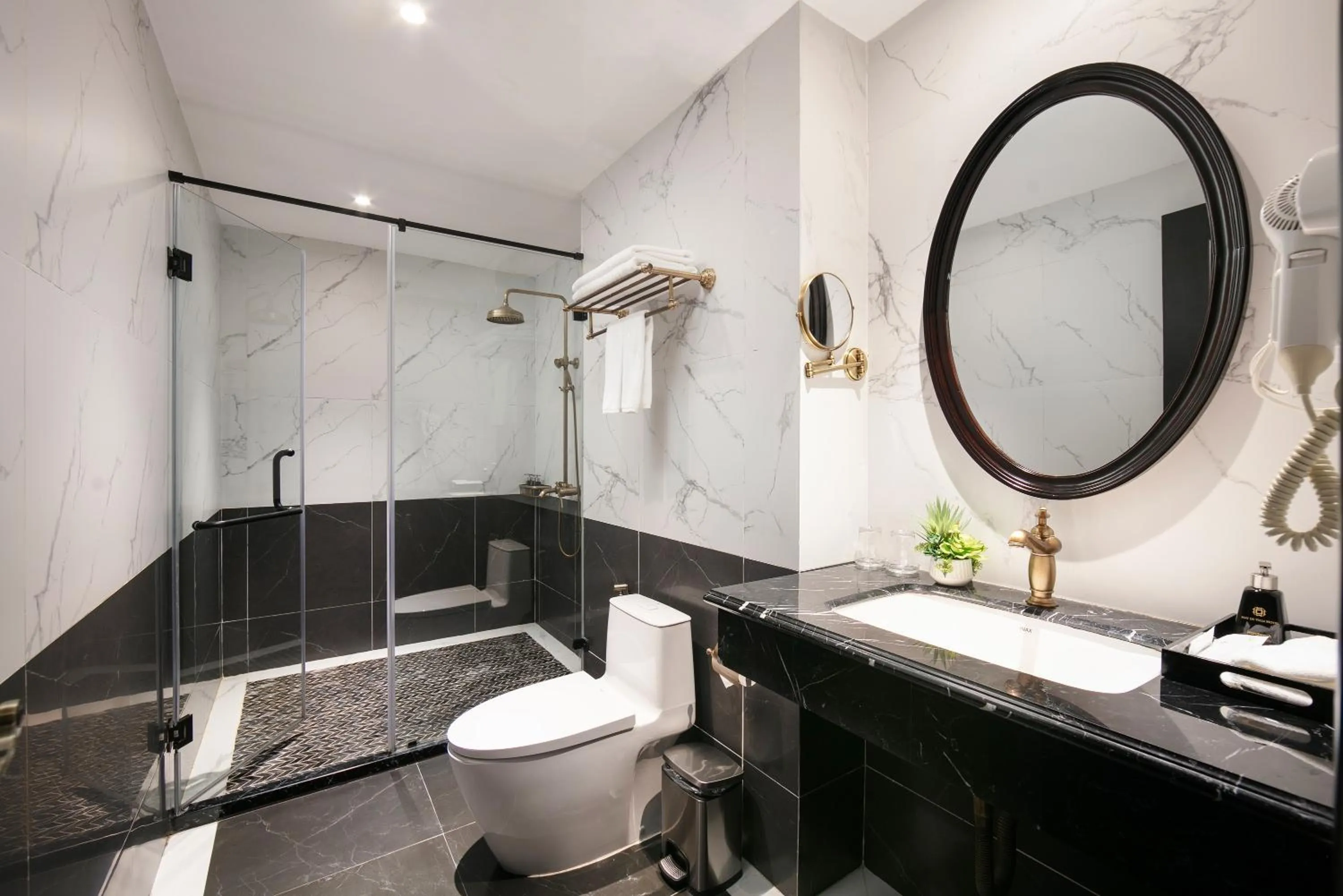 Bathroom in HOTEL De SOURIANT Premium Hanoi