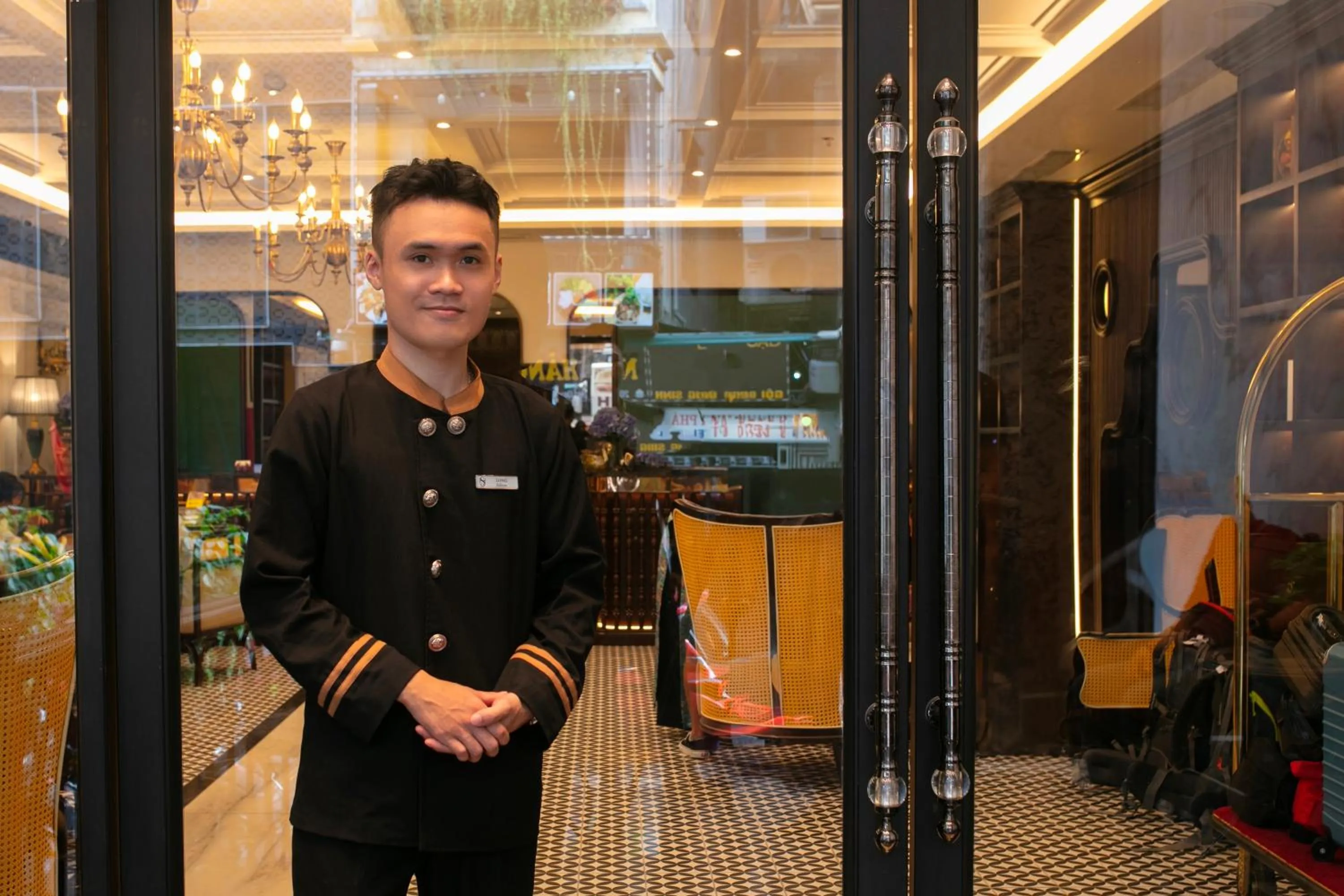 Staff in HOTEL De SOURIANT Premium Hanoi
