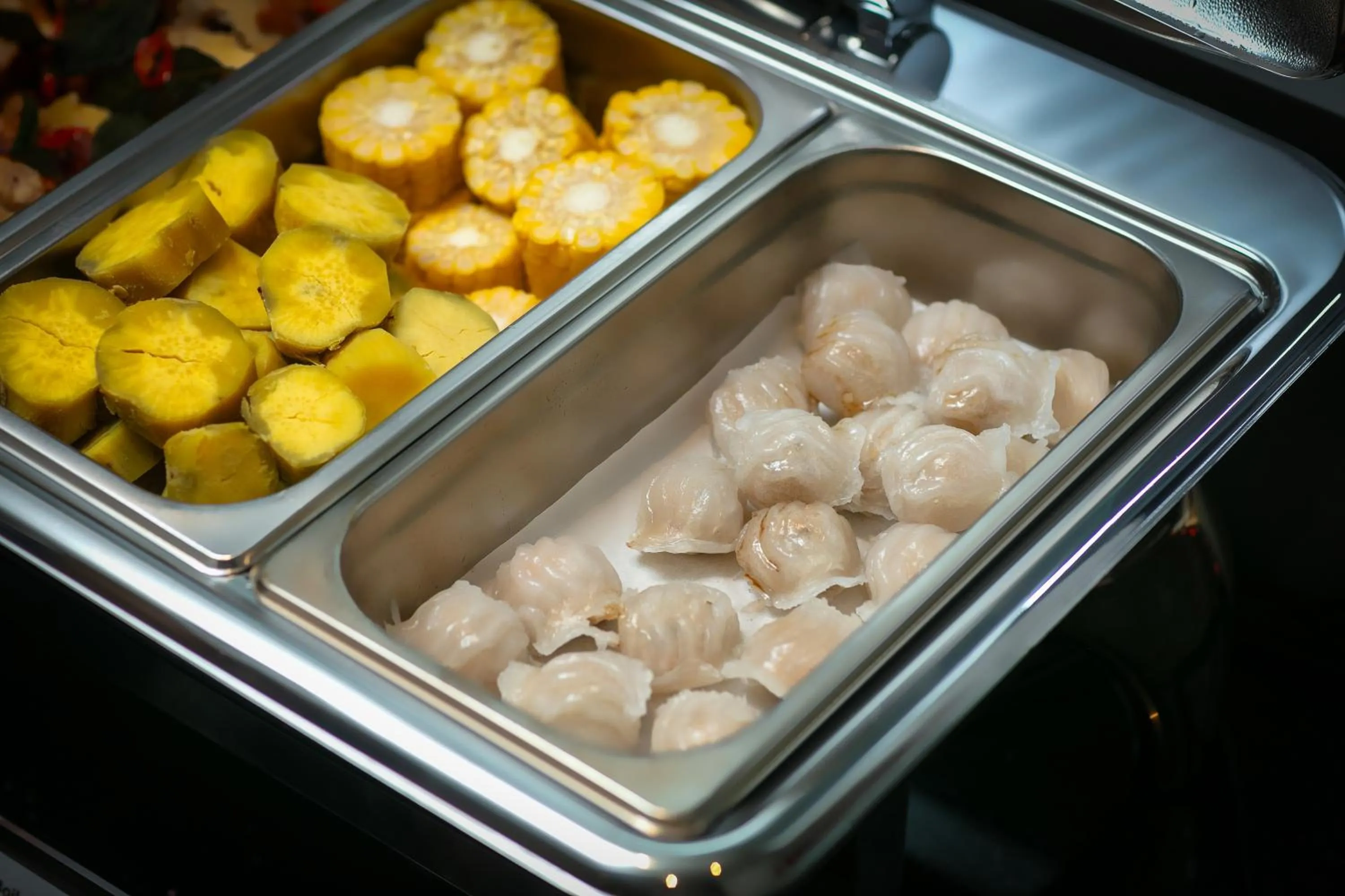 Food and drinks in HOTEL De SOURIANT Premium Hanoi