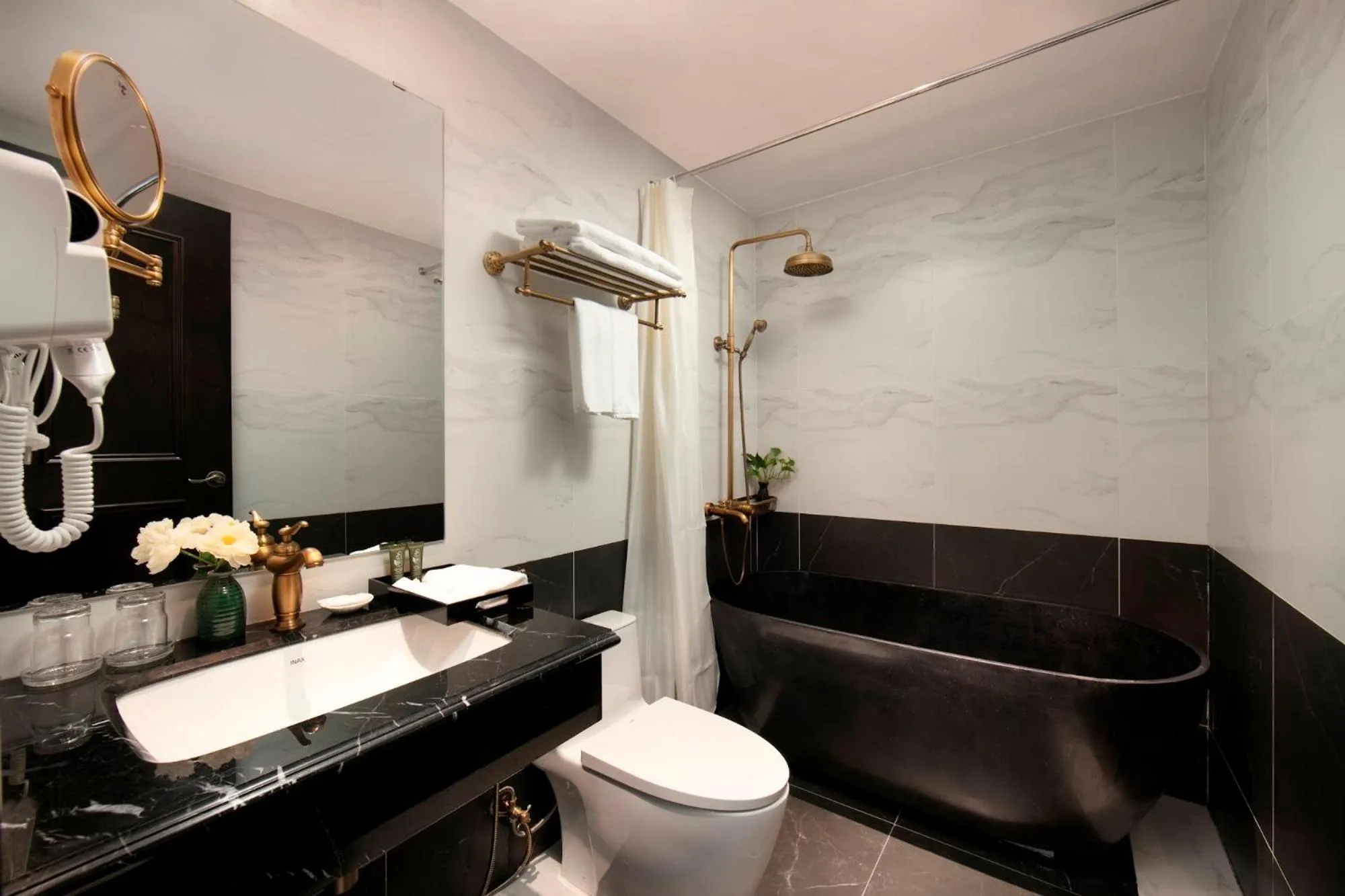 Bathroom in HOTEL De SOURIANT Premium Hanoi