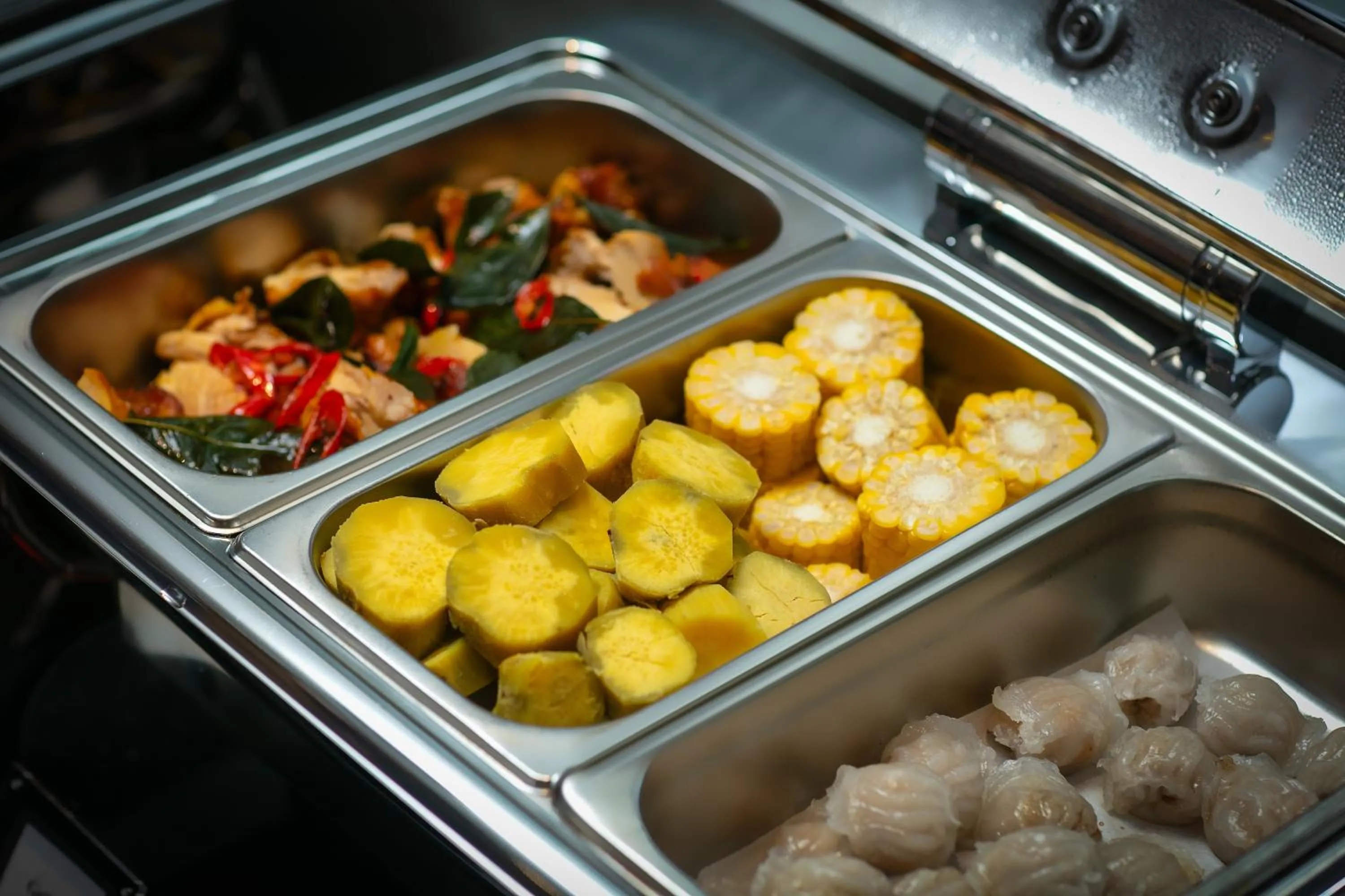 Food and drinks in HOTEL De SOURIANT Premium Hanoi