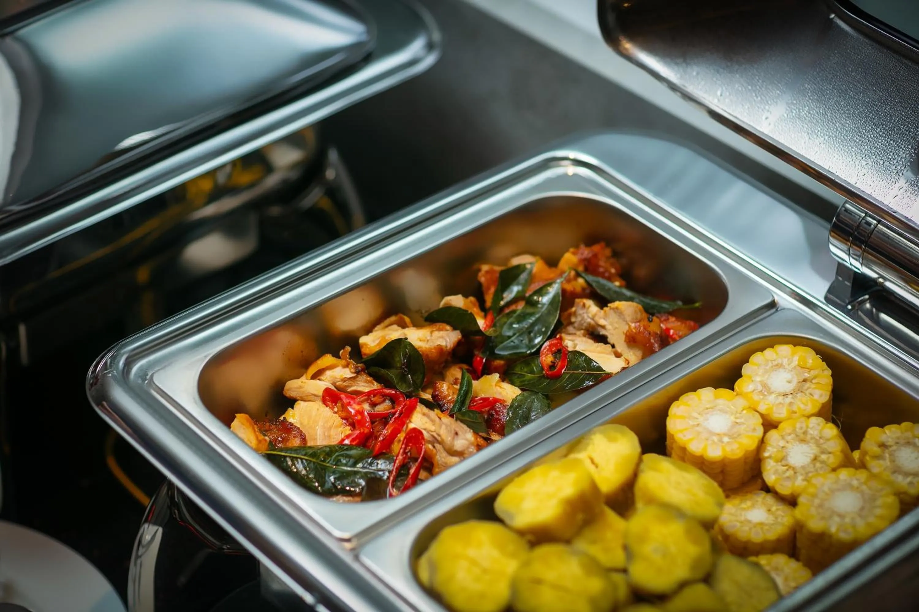 Food and drinks in HOTEL De SOURIANT Premium Hanoi