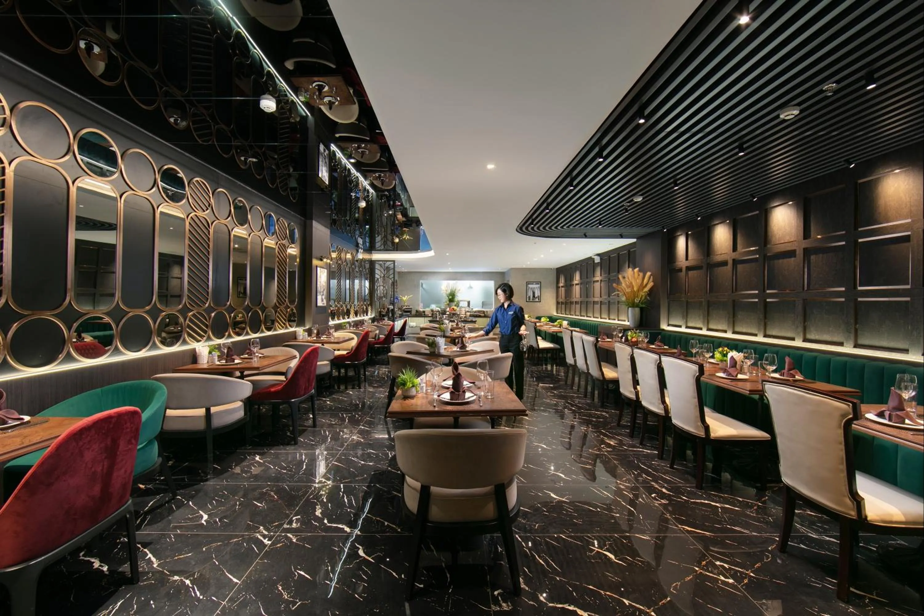 Restaurant/places to eat in HOTEL De SOURIANT Premium Hanoi