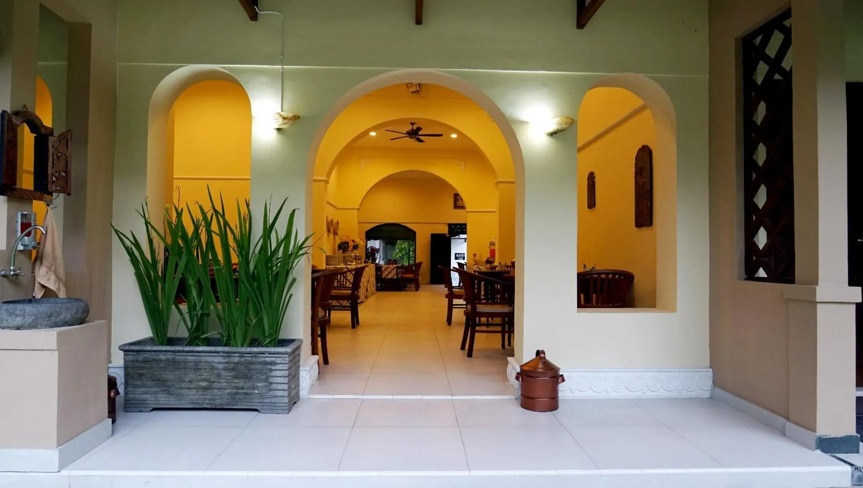 Restaurant/places to eat in Diana Hotel Jogja Restaurant/places to eat in Diana Hotel Jogja