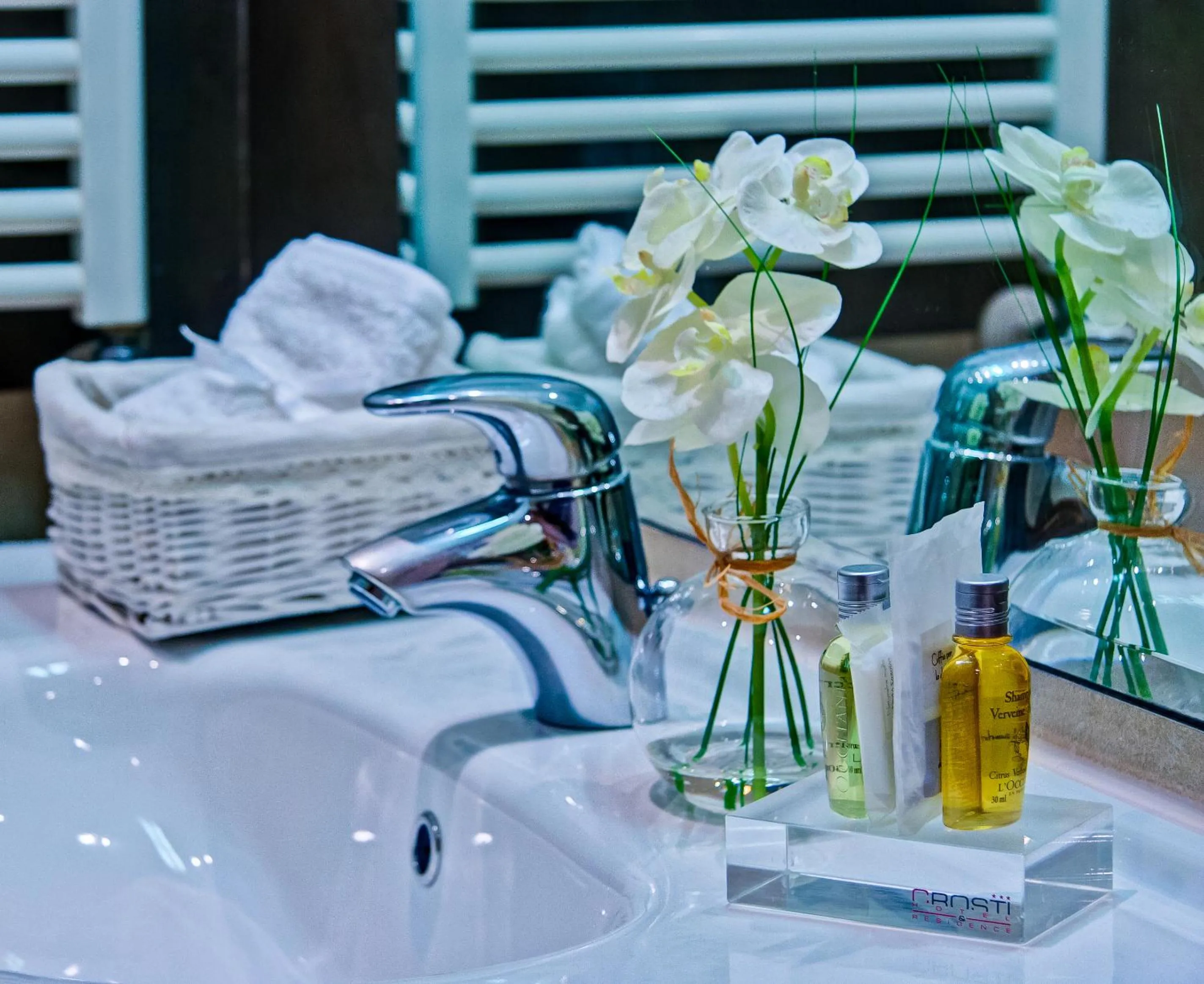 Bathroom in Crosti Hotel