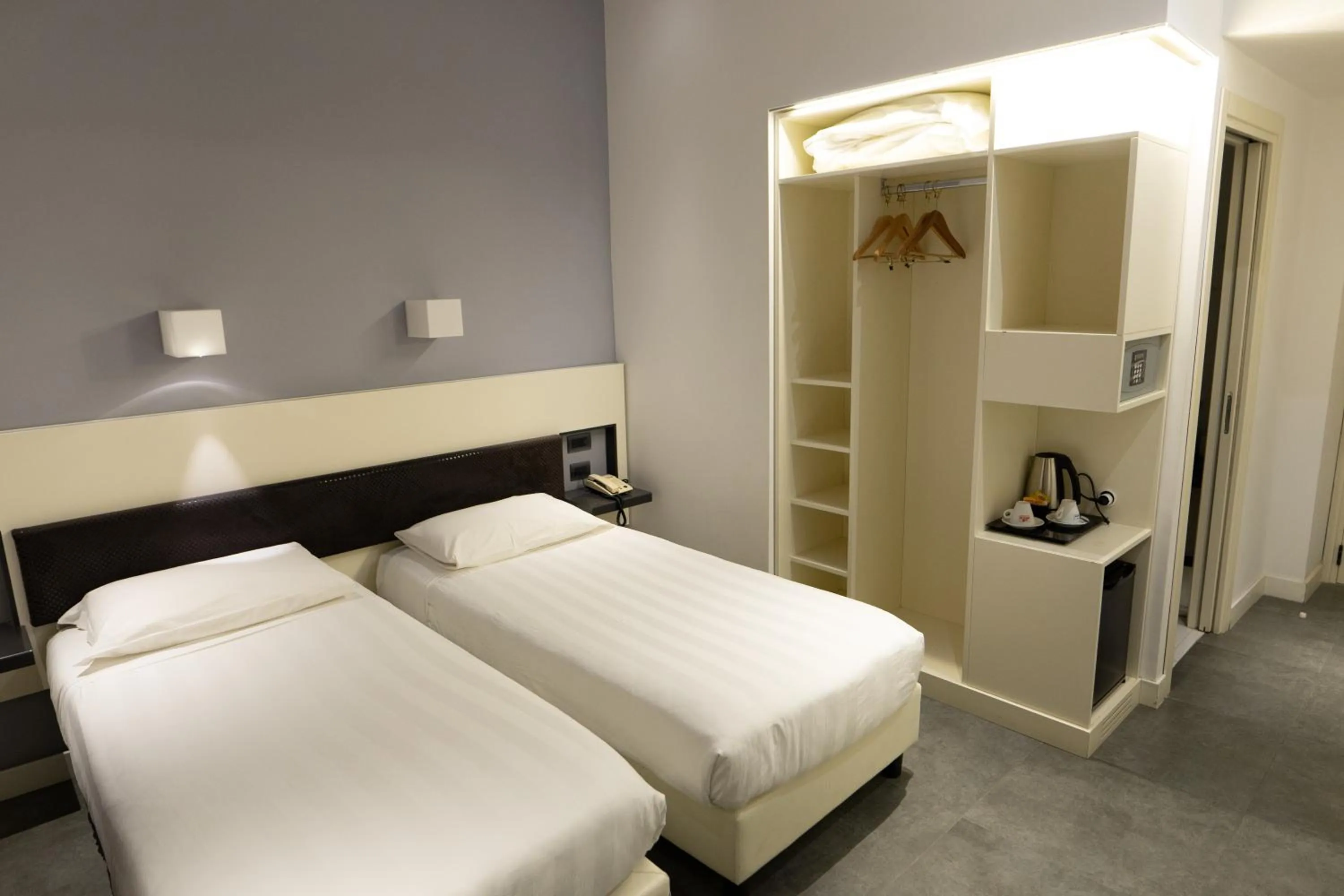 Bedroom, Bed in Crosti Hotel