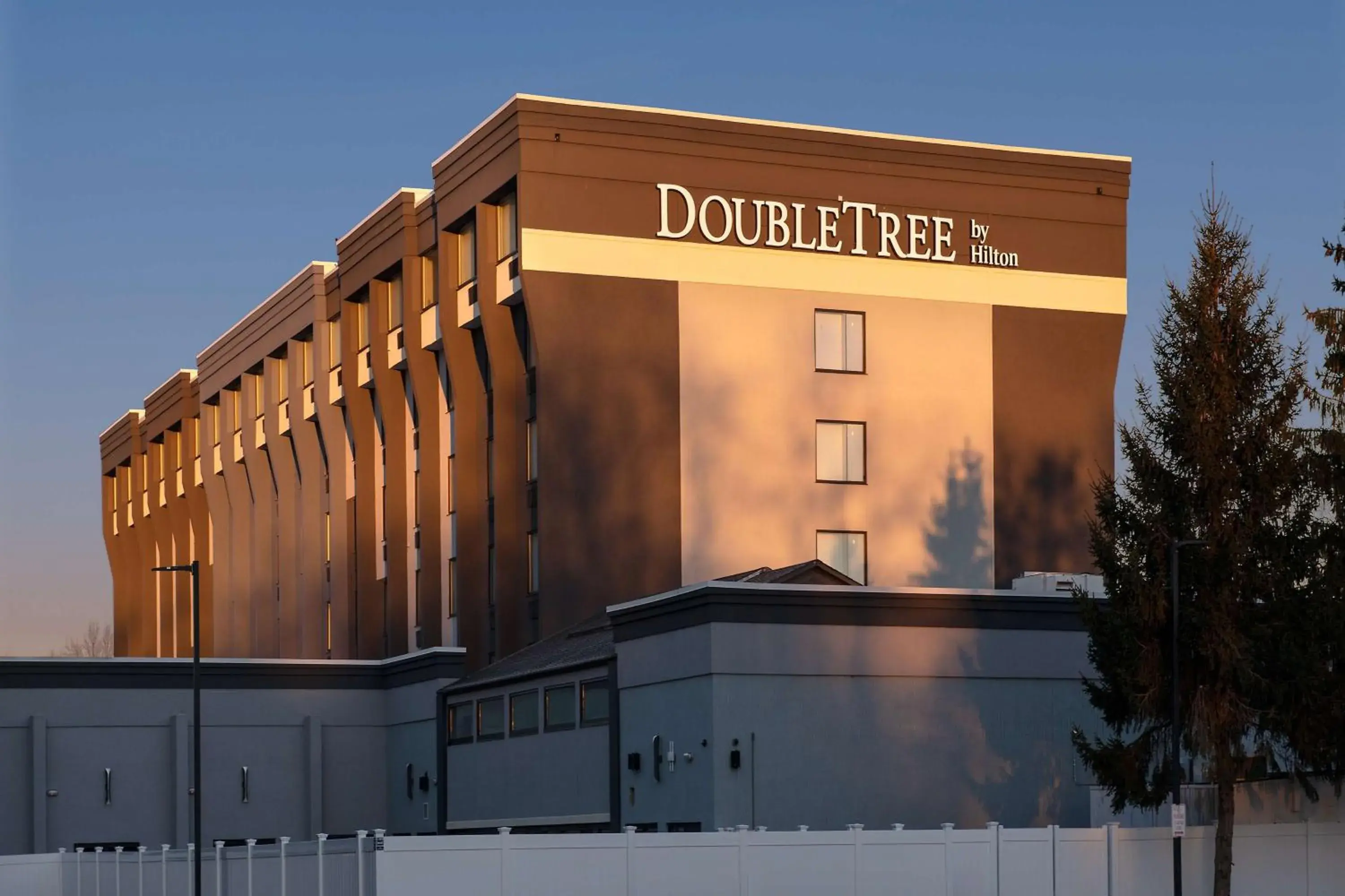Property building in DoubleTree by Hilton Monroe Township Cranbury Property building in DoubleTree by Hilton Monroe Township Cranbury