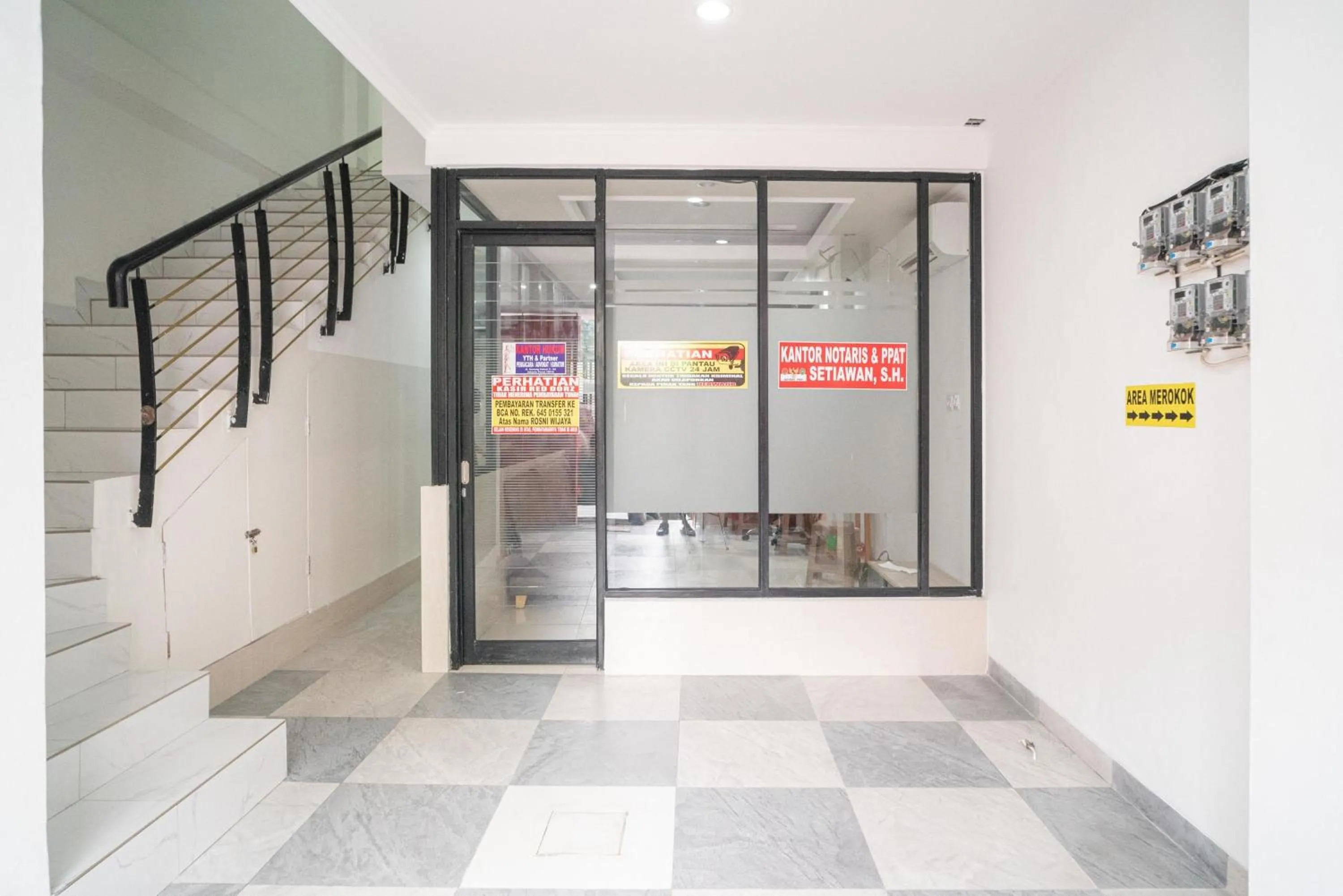 Floor plan in RedDoorz near Stasiun Senen