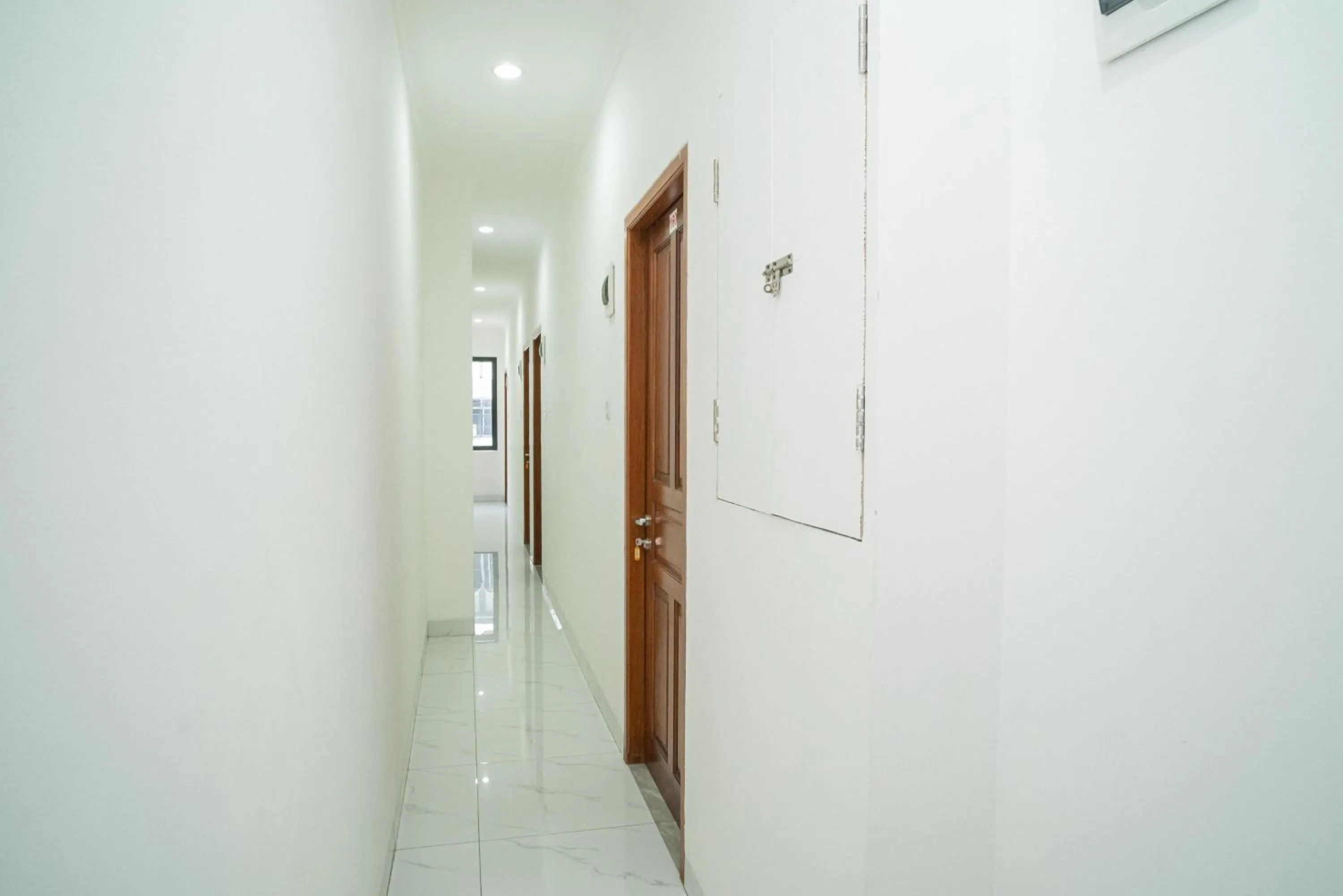 Floor plan in RedDoorz near Stasiun Senen