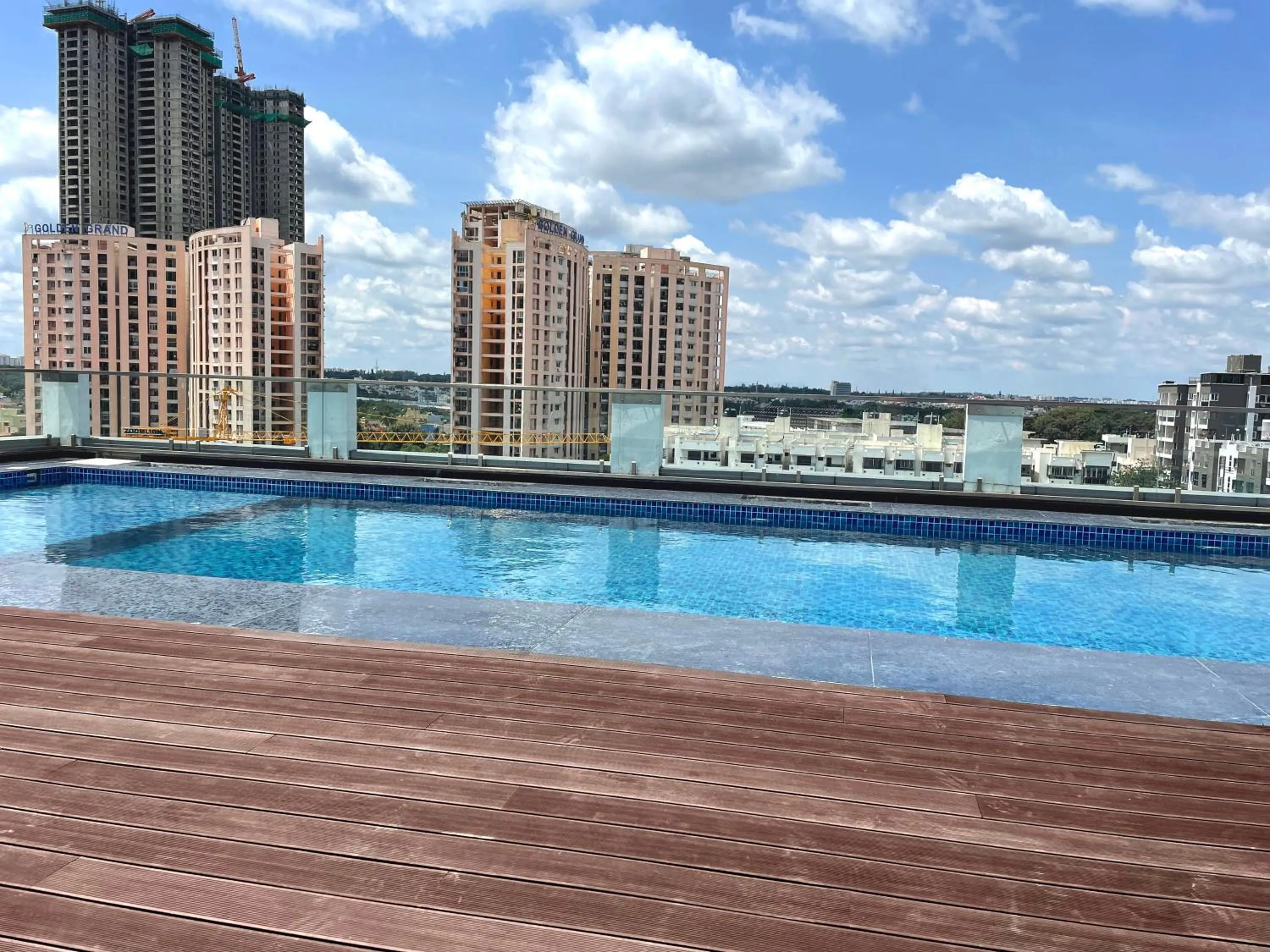 Swimming pool in Leroy Grand - Yeshwanthpur