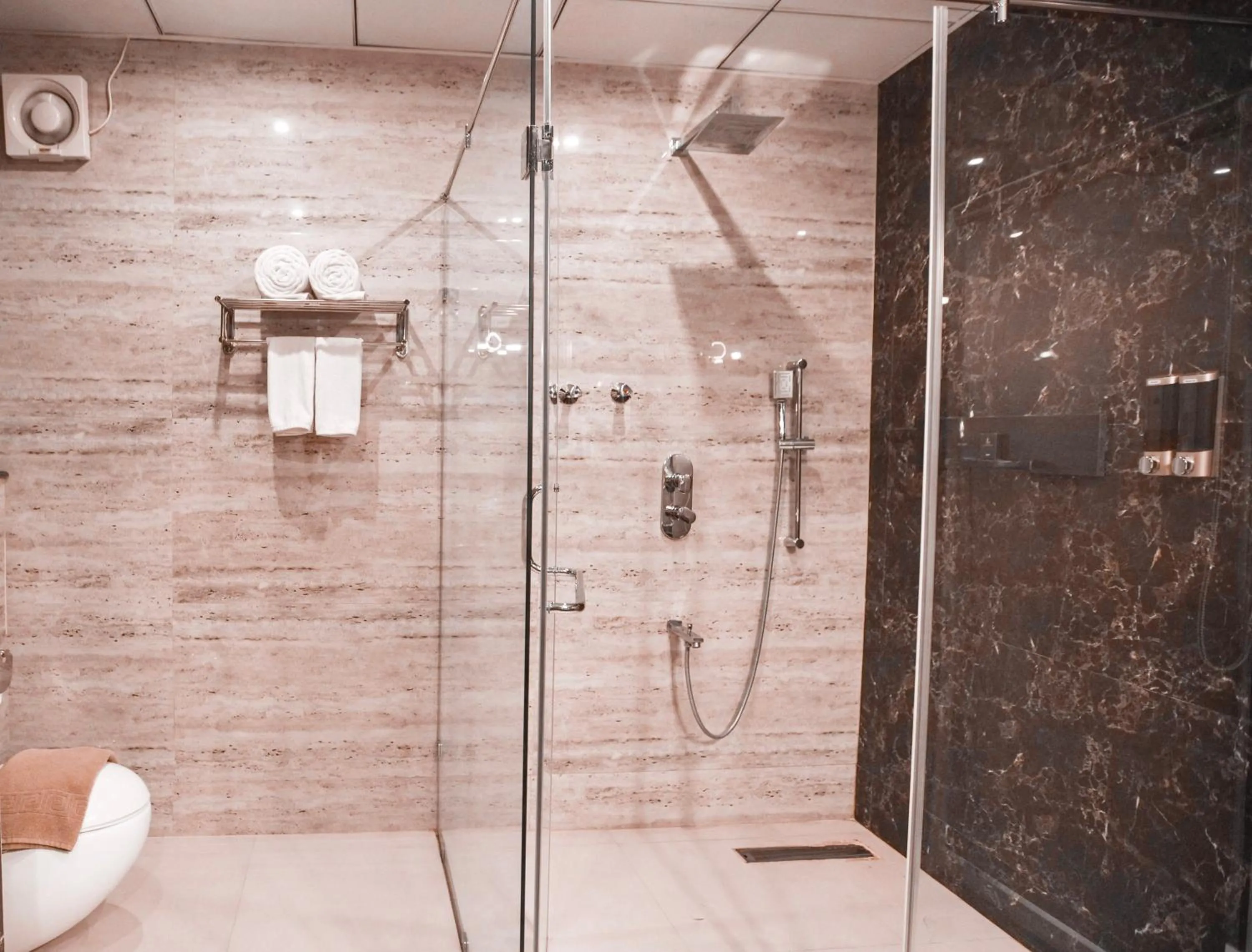 Bathroom in Leroy Grand - Yeshwanthpur