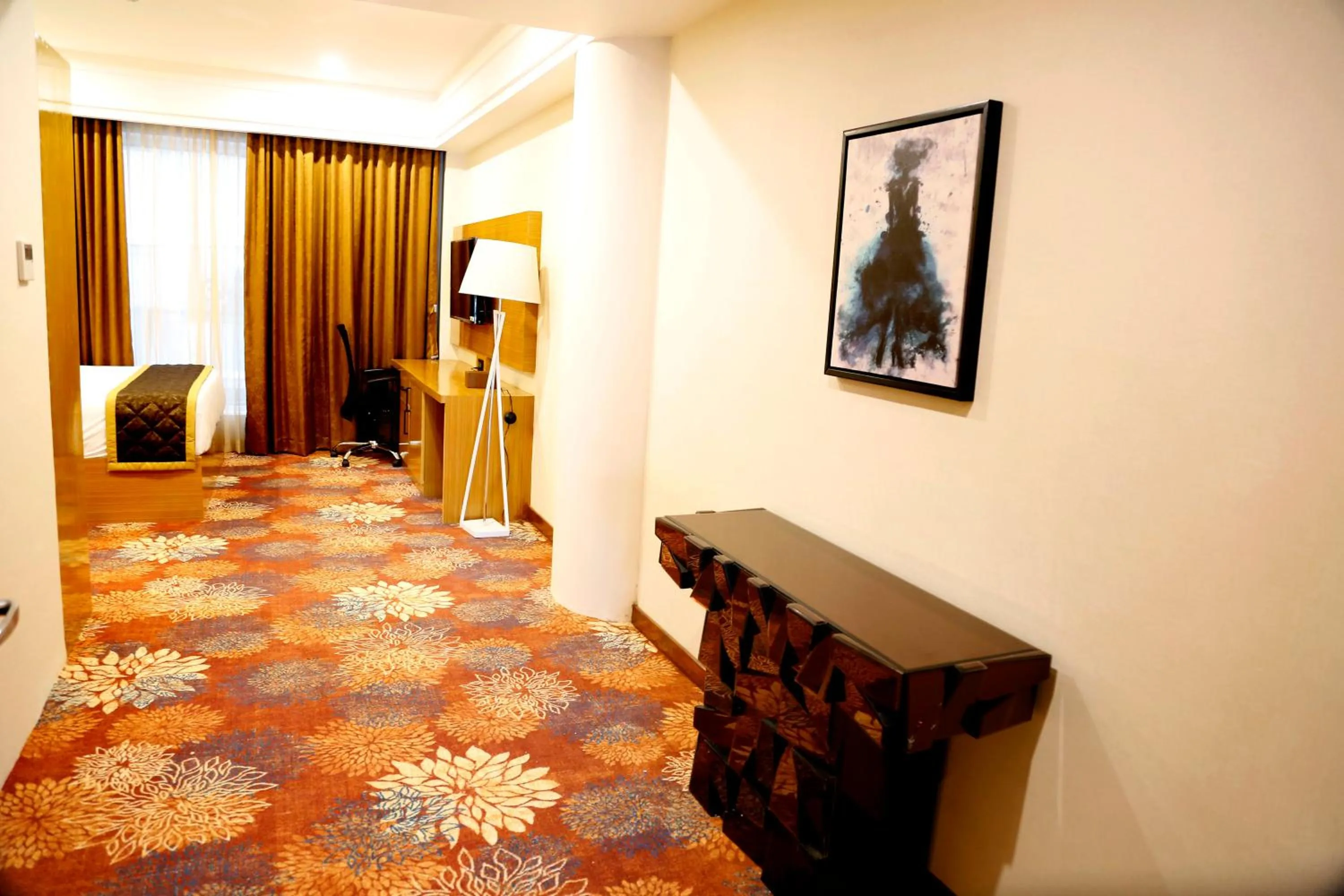 Facade/entrance in Leroy Grand - Yeshwanthpur