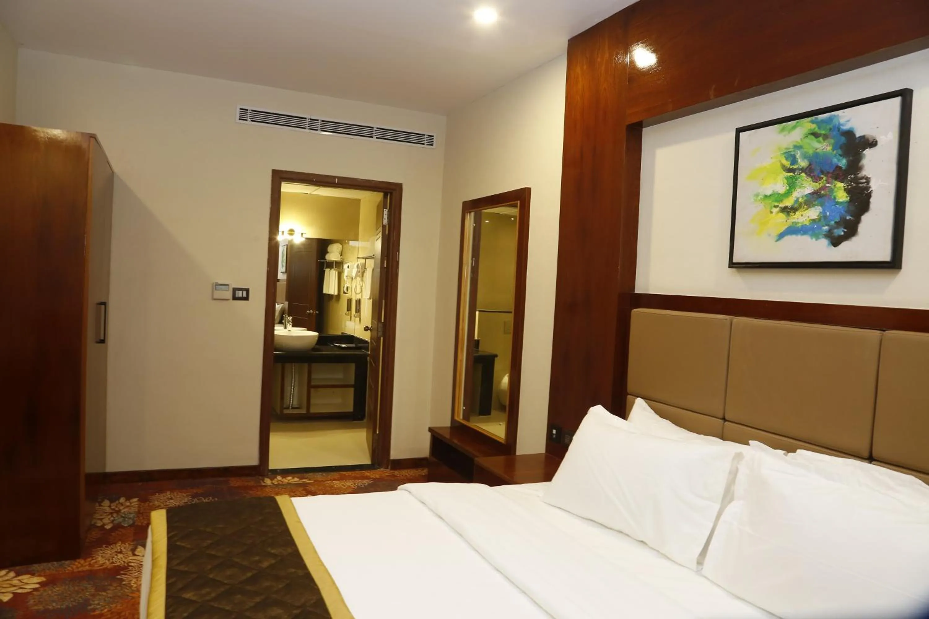 Bedroom, Bed in Leroy Grand - Yeshwanthpur
