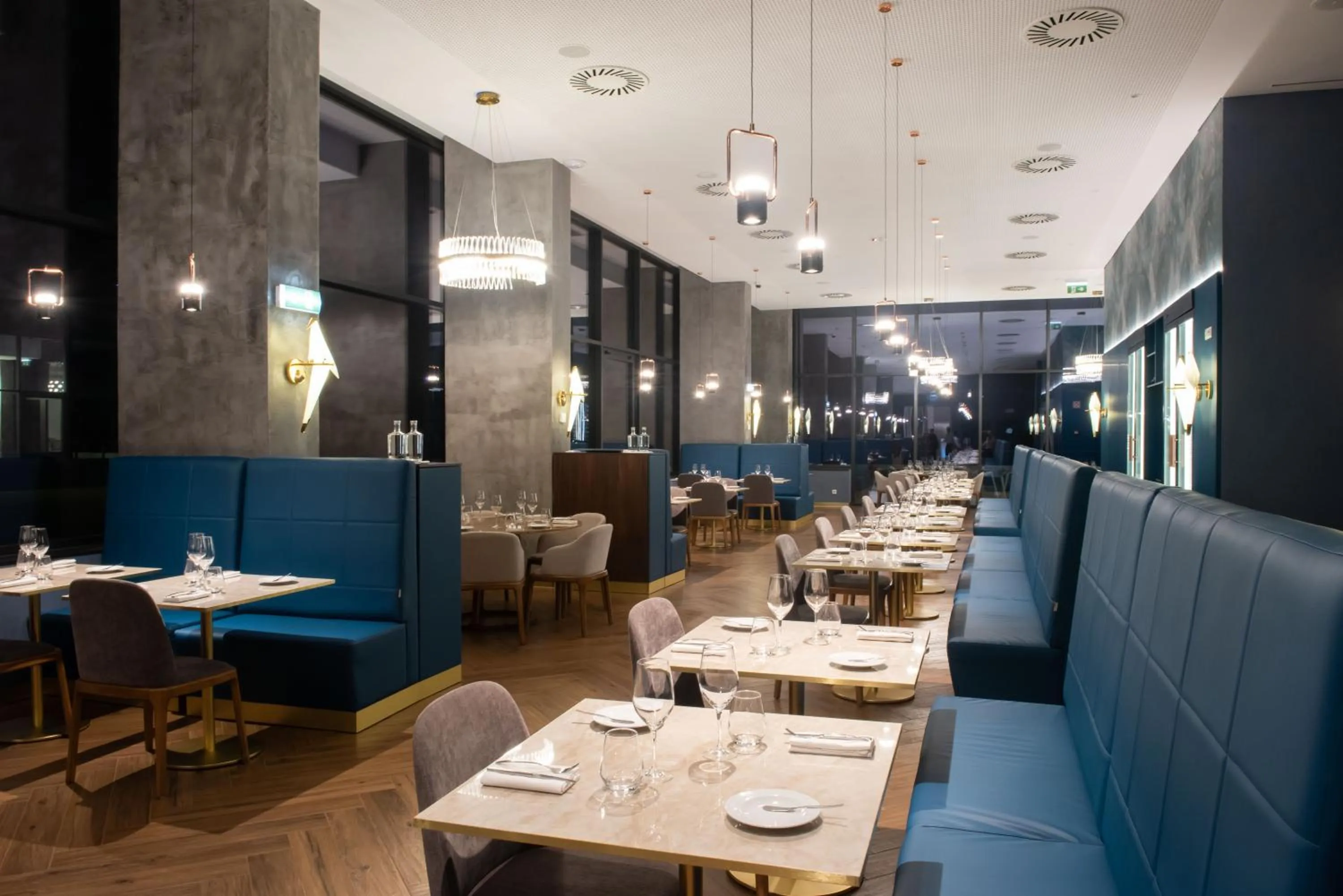 Restaurant/places to eat in Sines Sea View Business & Leisure Hotel