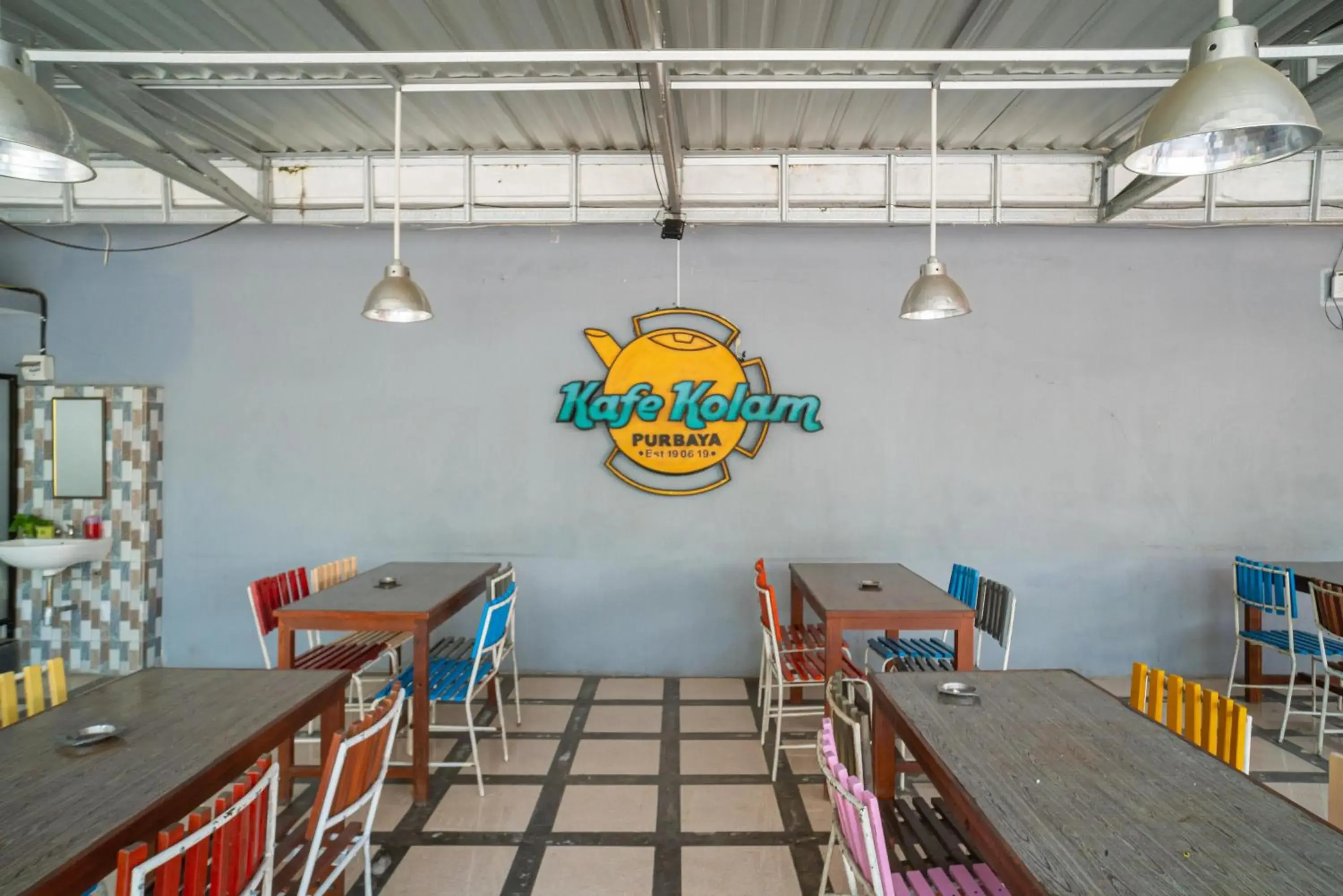 Restaurant/places to eat in RedDoorz @ Panglima Sudirman Madiun Restaurant/places to eat in RedDoorz @ Panglima Sudirman Madiun