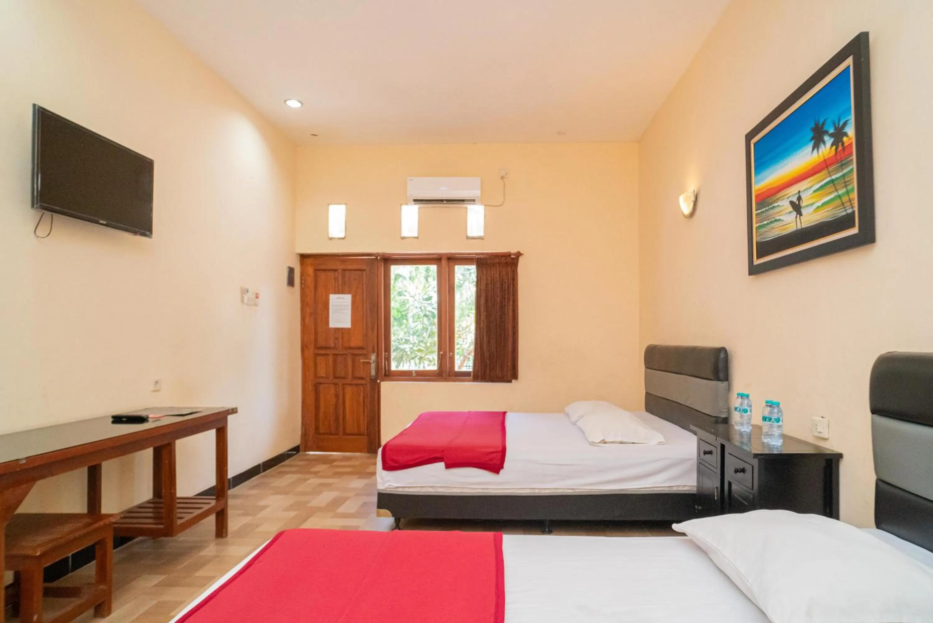 Bedroom, Bed in RedDoorz @ Panglima Sudirman Madiun